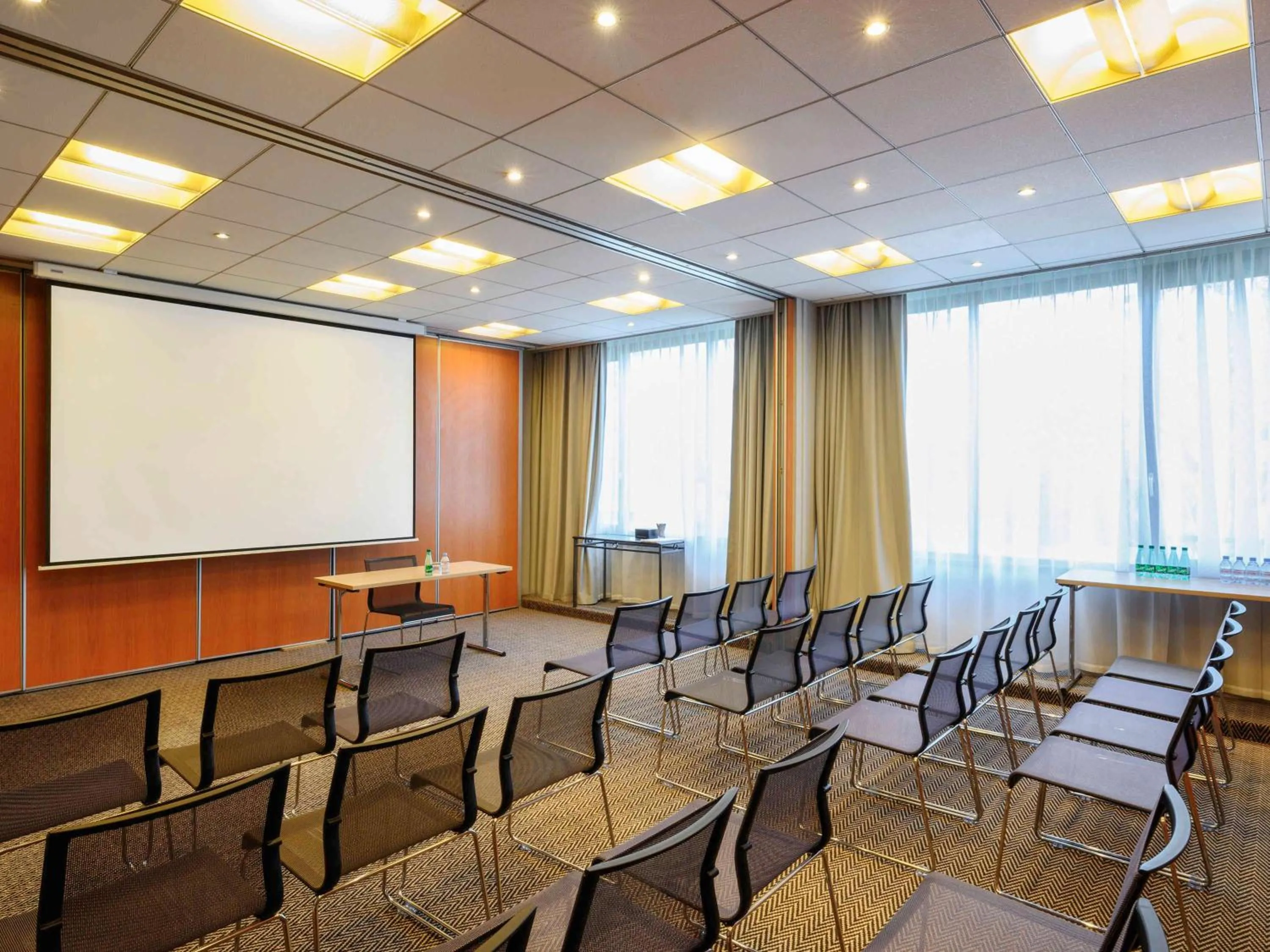 On site in Novotel Paris Créteil Le Lac