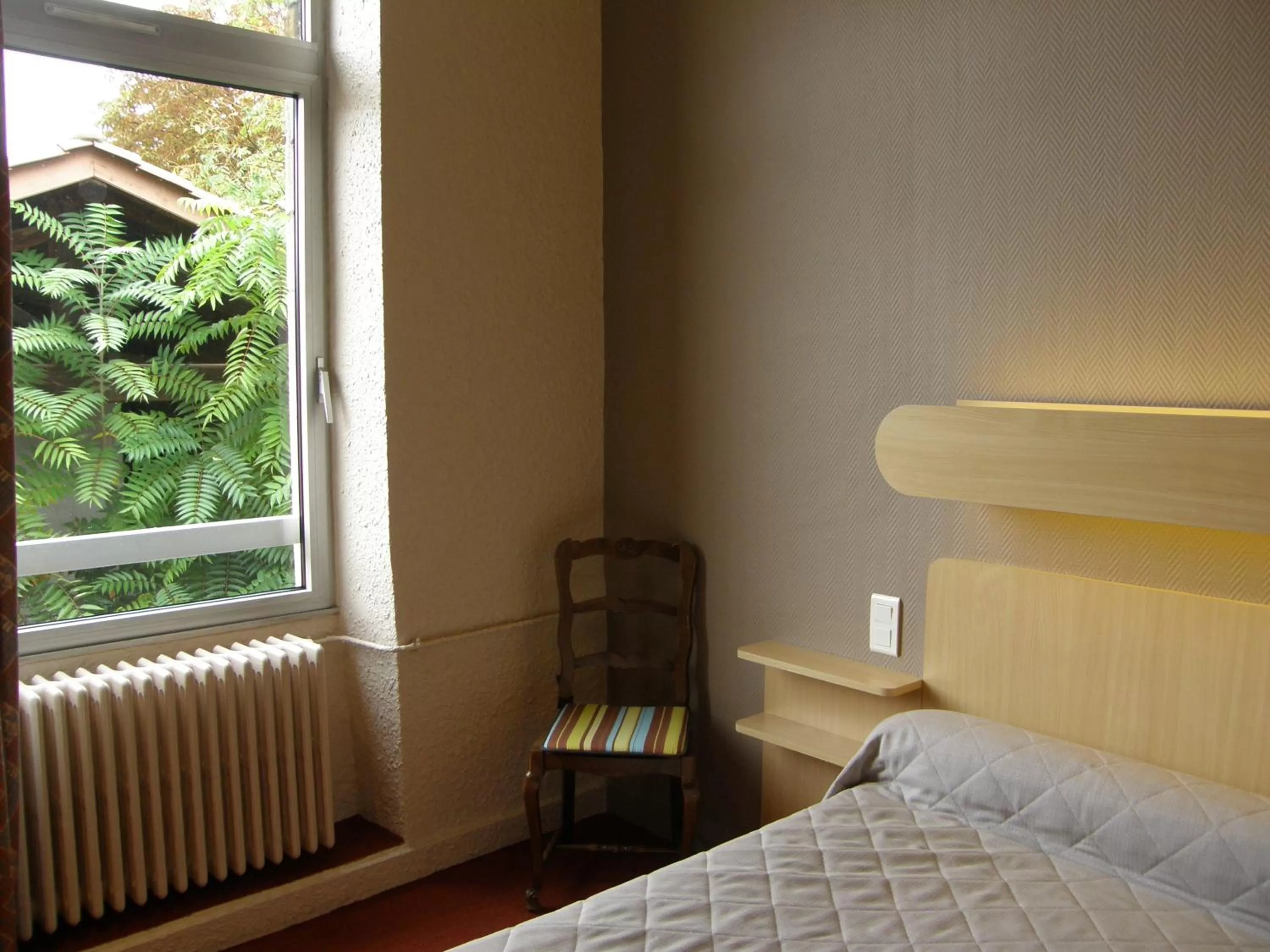 Photo of the whole room, Bed in Logis Hotel L'ange Couronne