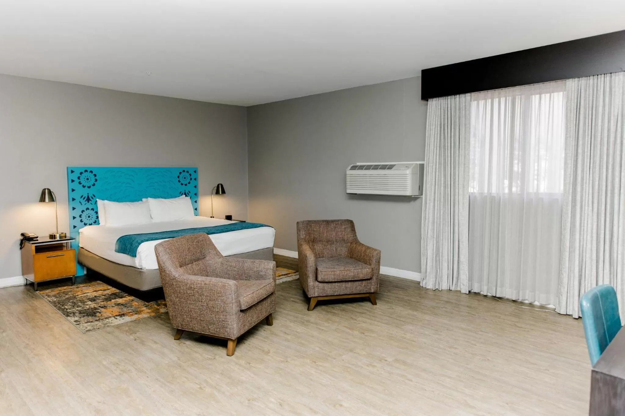 Photo of the whole room, Bed in Hotel Indigo San Antonio Riverwalk by IHG