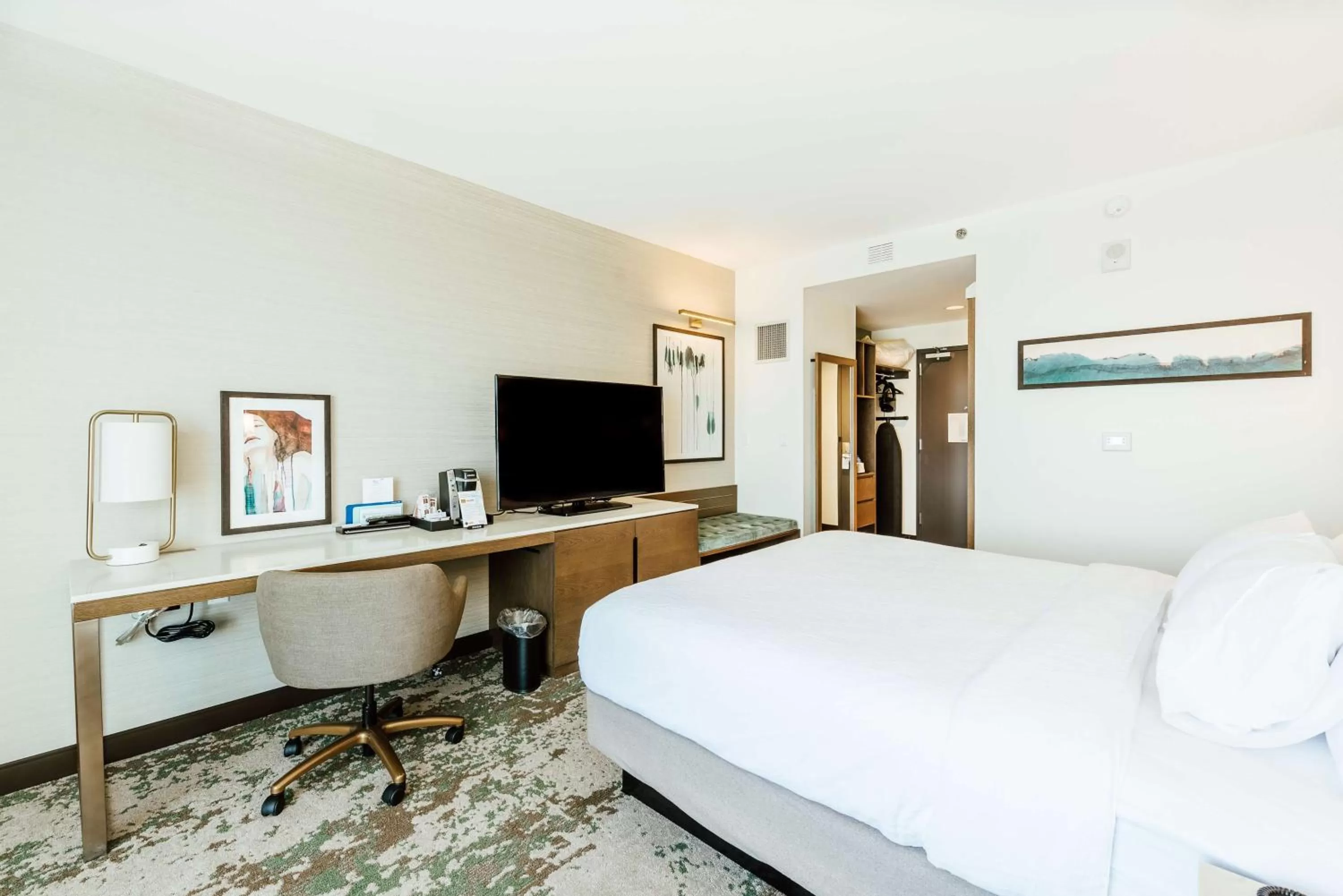 Bedroom, Bed in Hilton Garden Inn Denver Union Station