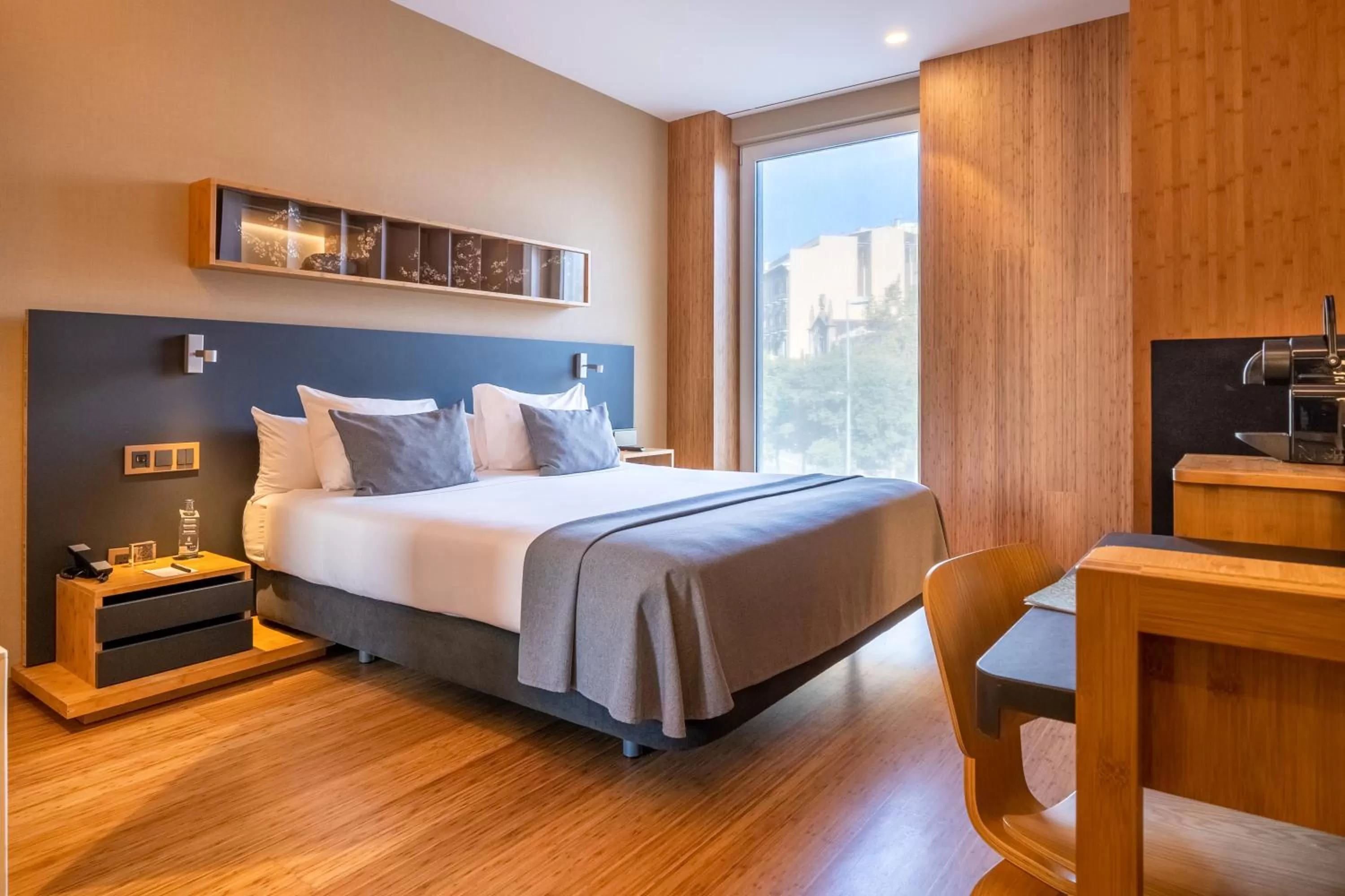 Photo of the whole room, Bed in Ocean Drive Barcelona