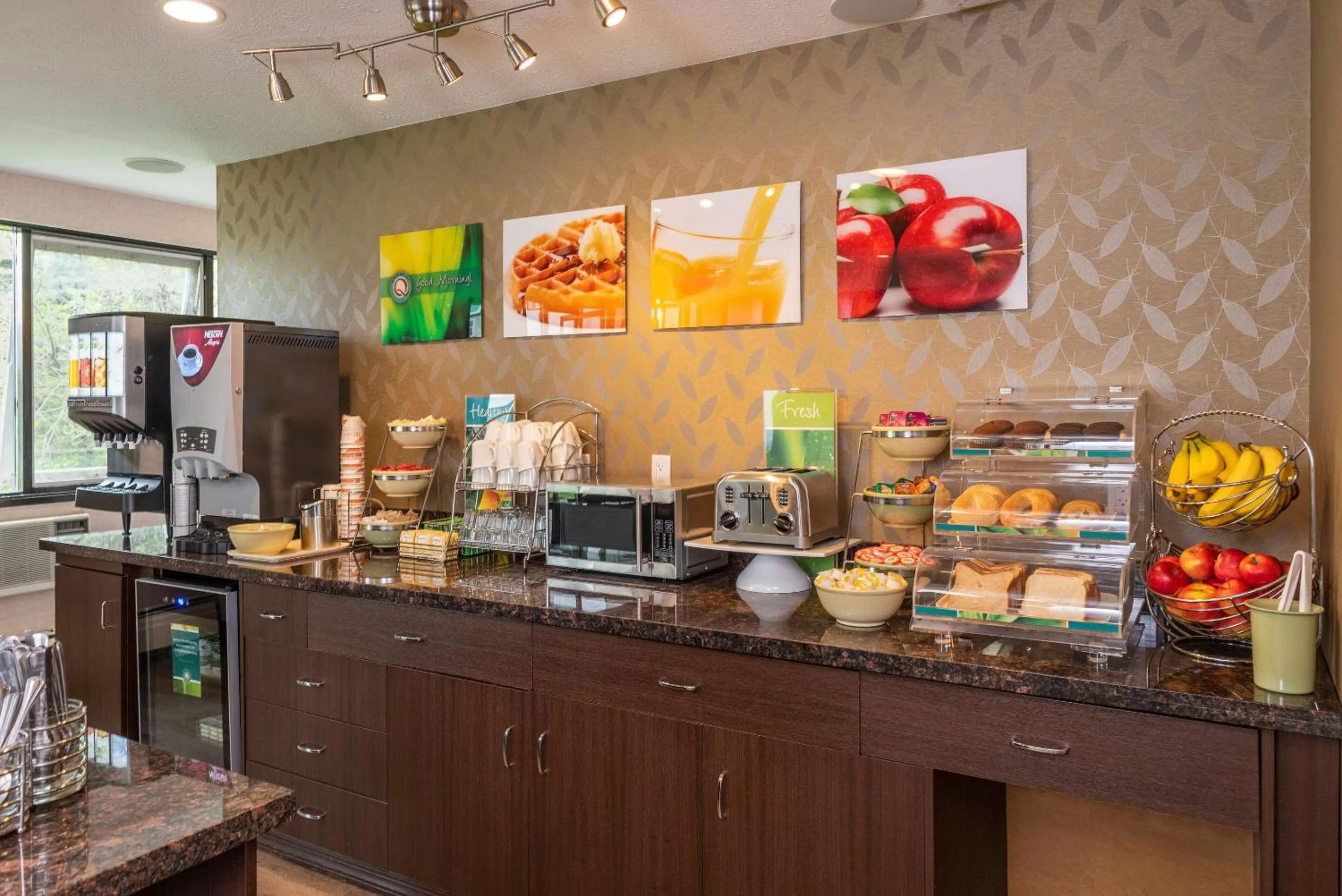 Breakfast in Prestige Riverside Lodge Quesnel