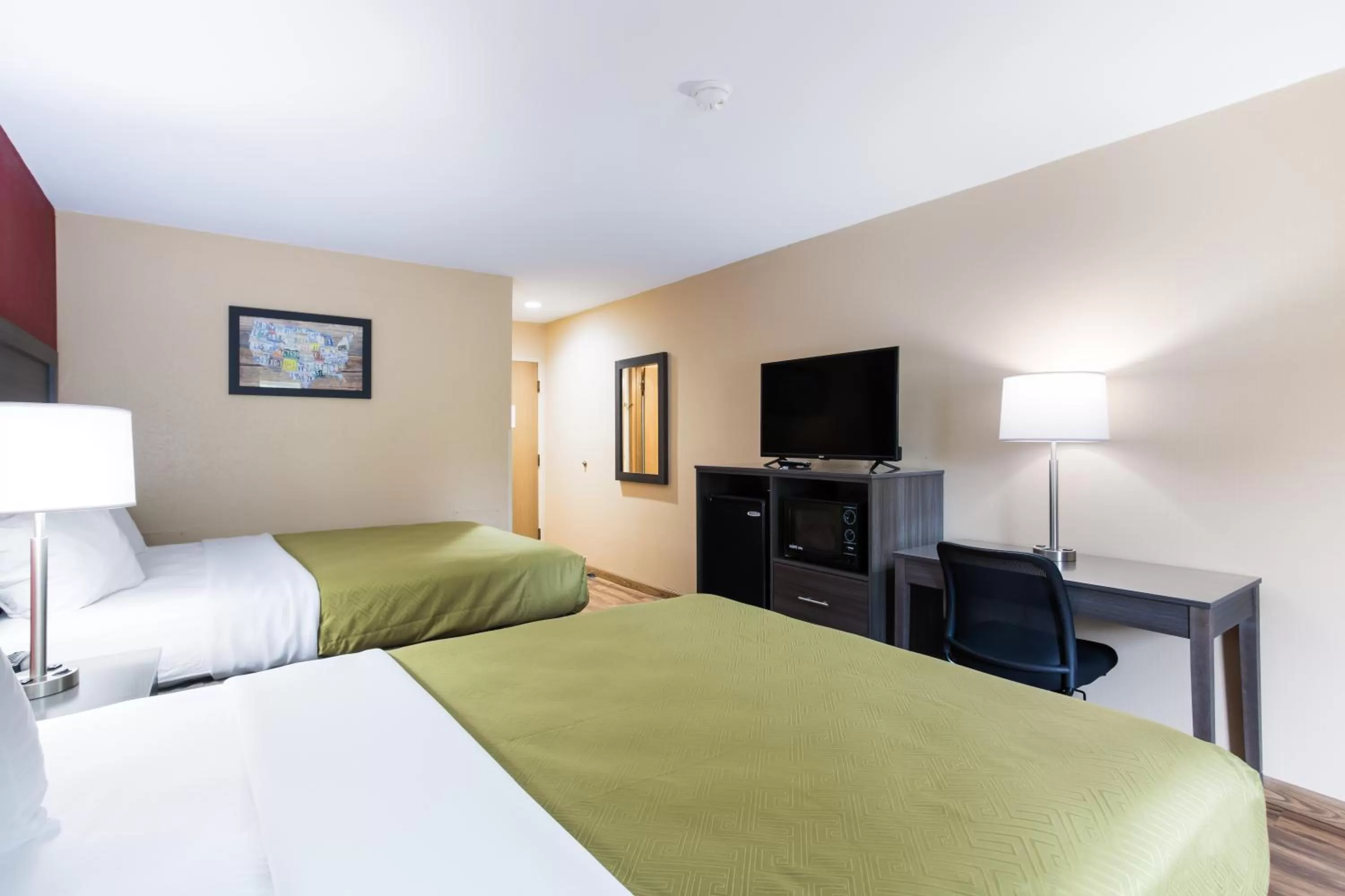 Bed in Econo Lodge Painted Post - Corning