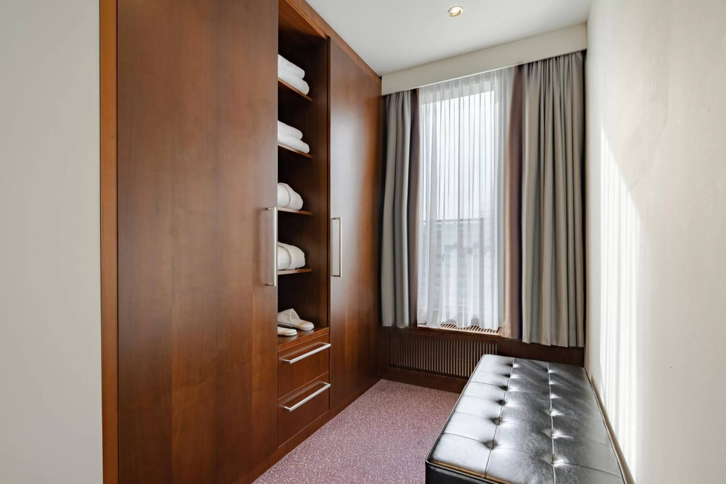 Photo of the whole room, Bed in Crowne Plaza Amsterdam - South by IHG