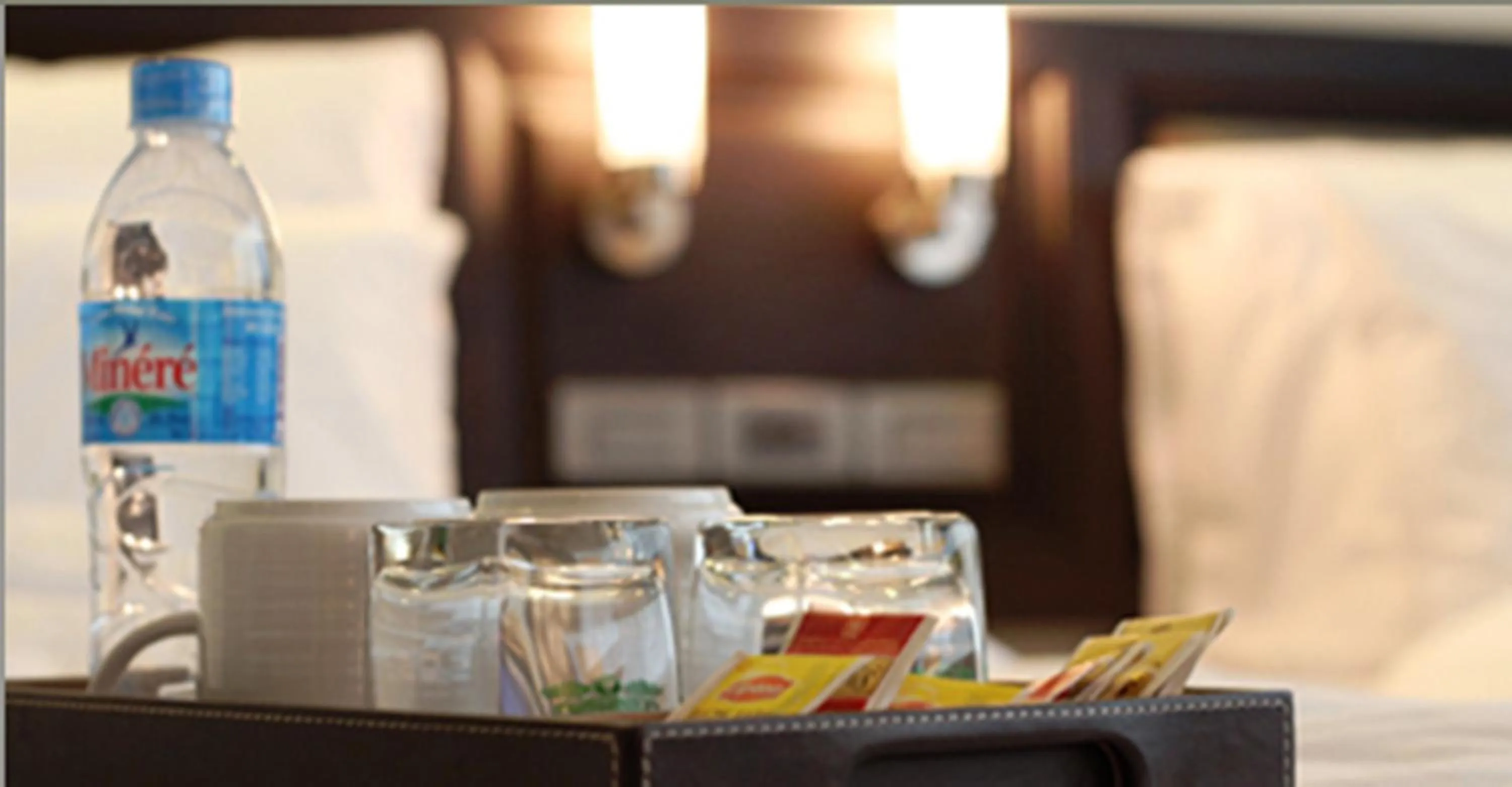 Coffee/tea facilities in Gulliver's Tavern Hotel