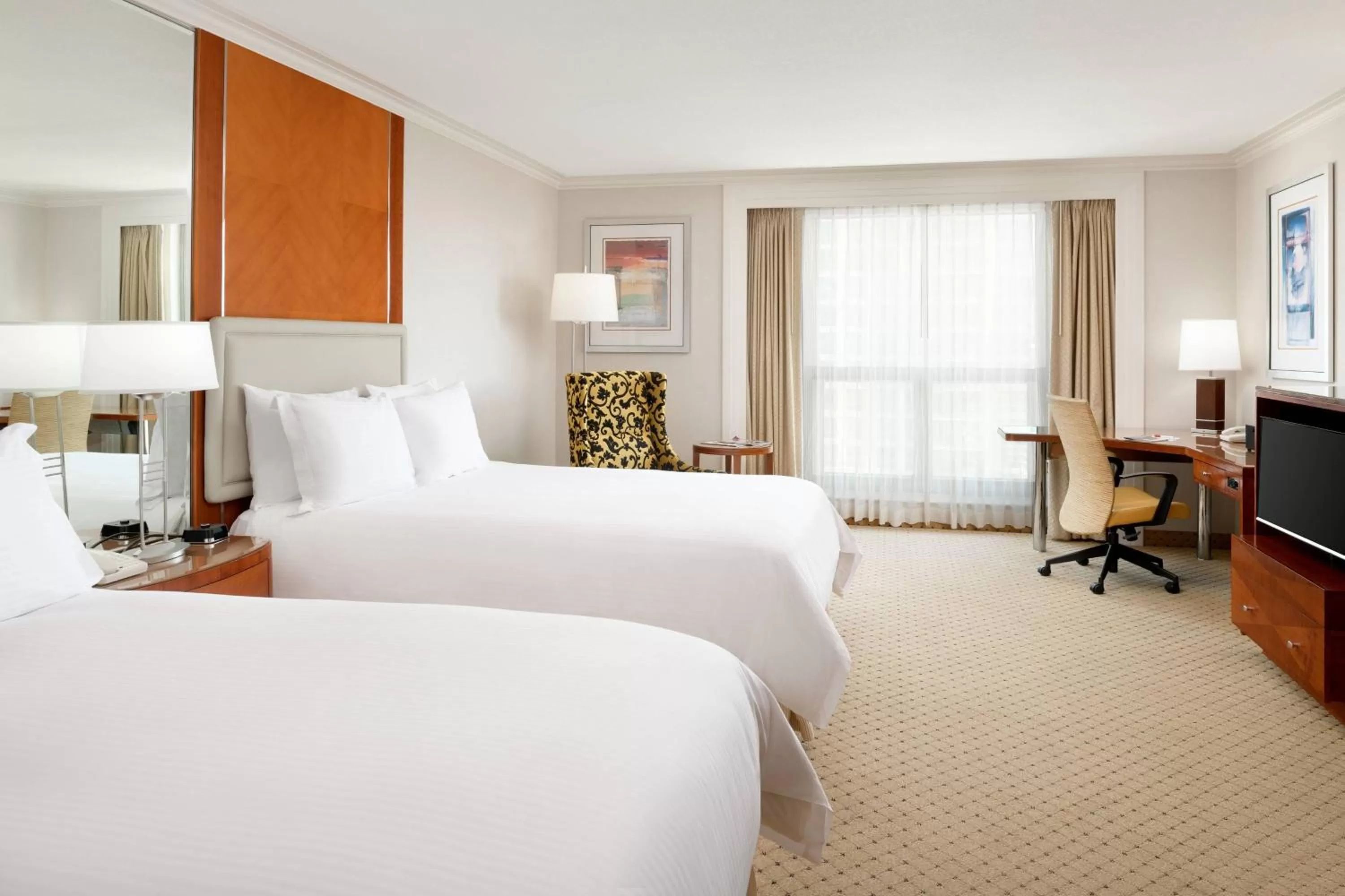 Photo of the whole room, Bed in San Diego Marriott Gaslamp Quarter
