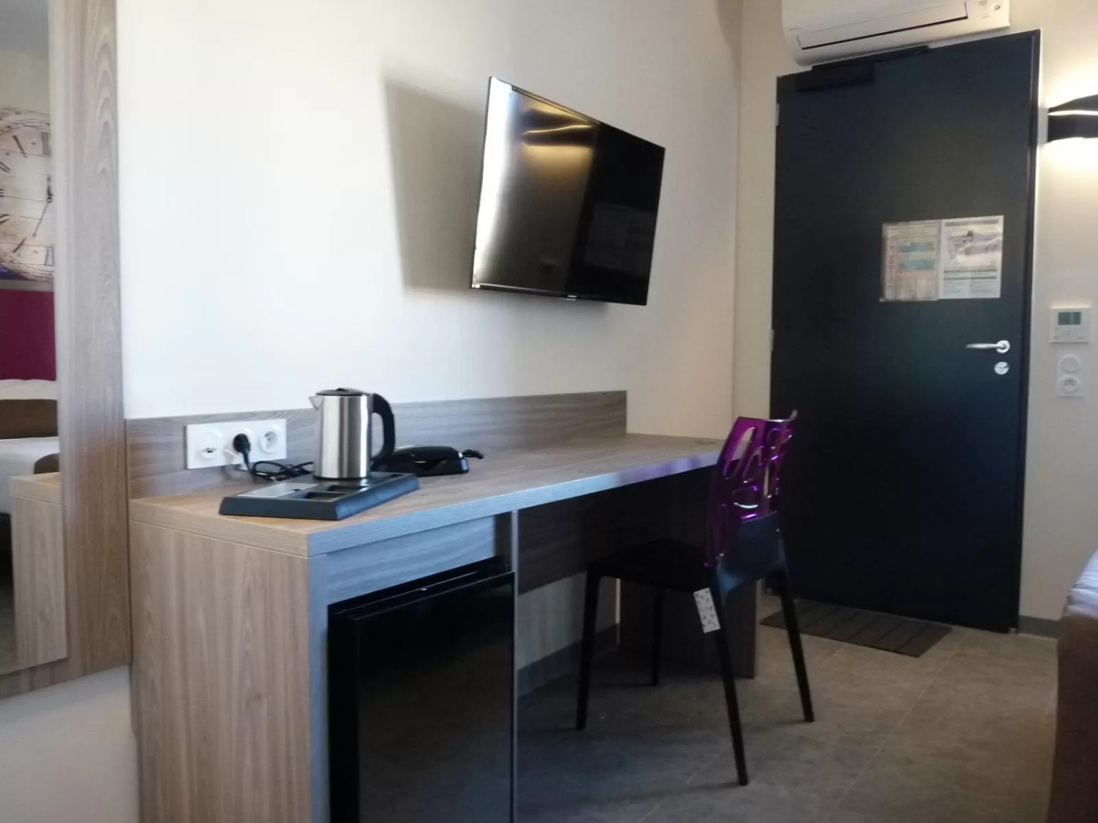 Seating area in L'Horloge Gourmande