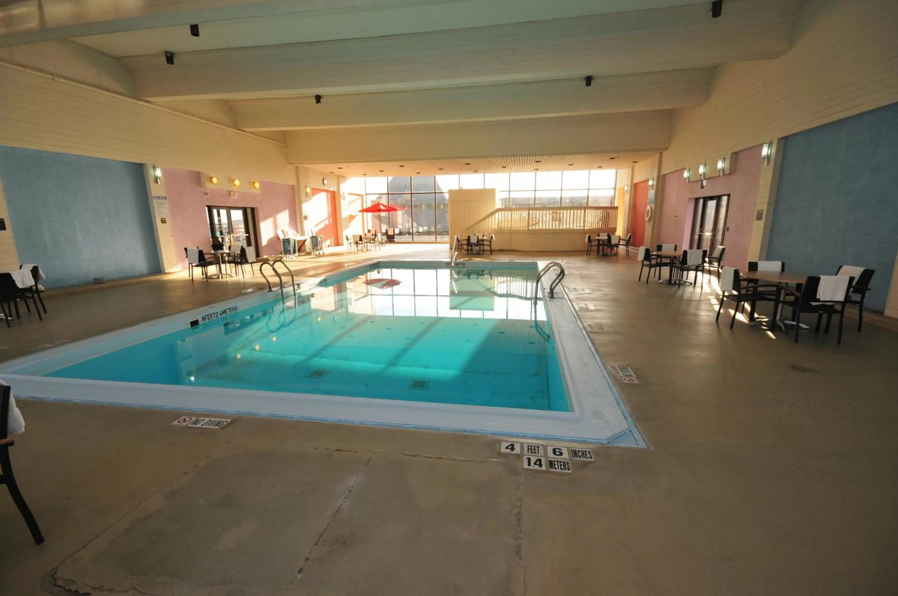 Swimming pool in Radisson Hotel Duluth-Harborview