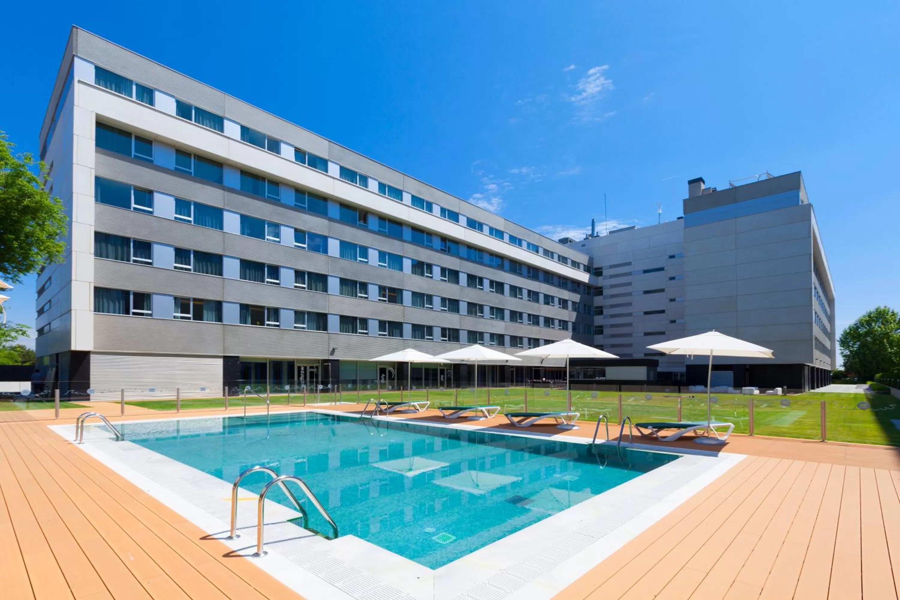 Garden view in Axor Barajas