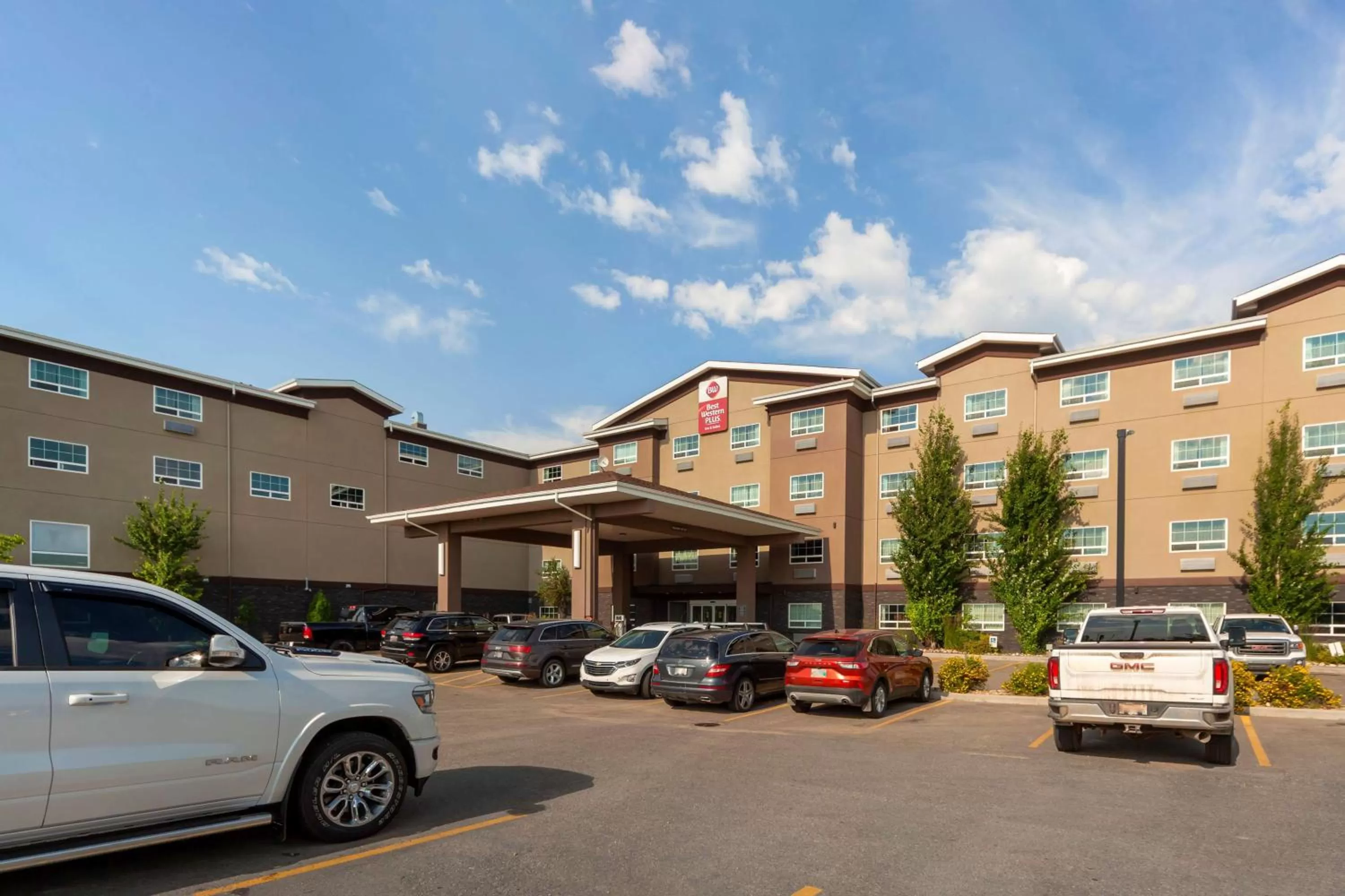 Property building in Best Western PLUS Fort Saskatchewan Inn & Suites