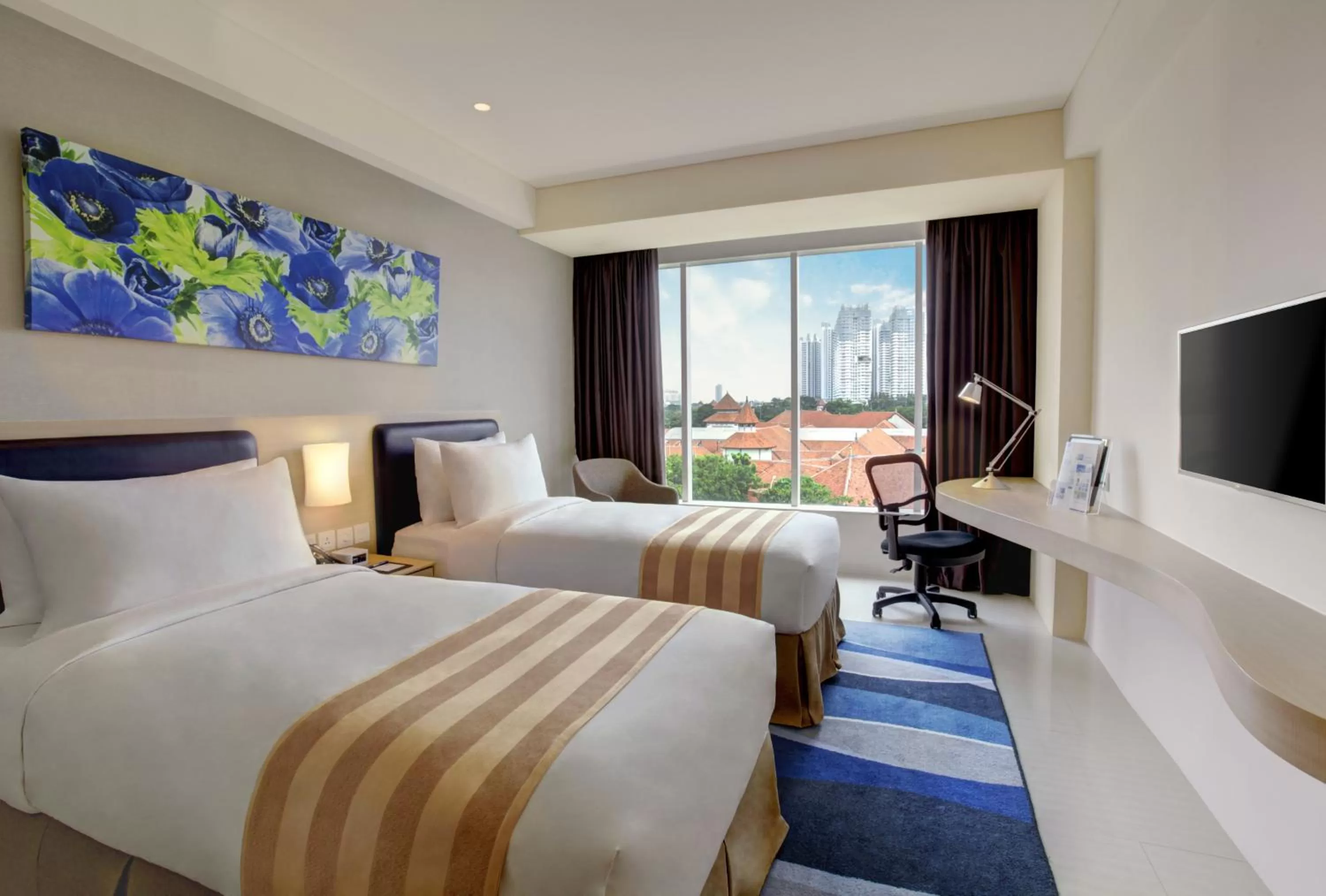 Bed in Holiday Inn Express Jakarta International Expo by IHG
