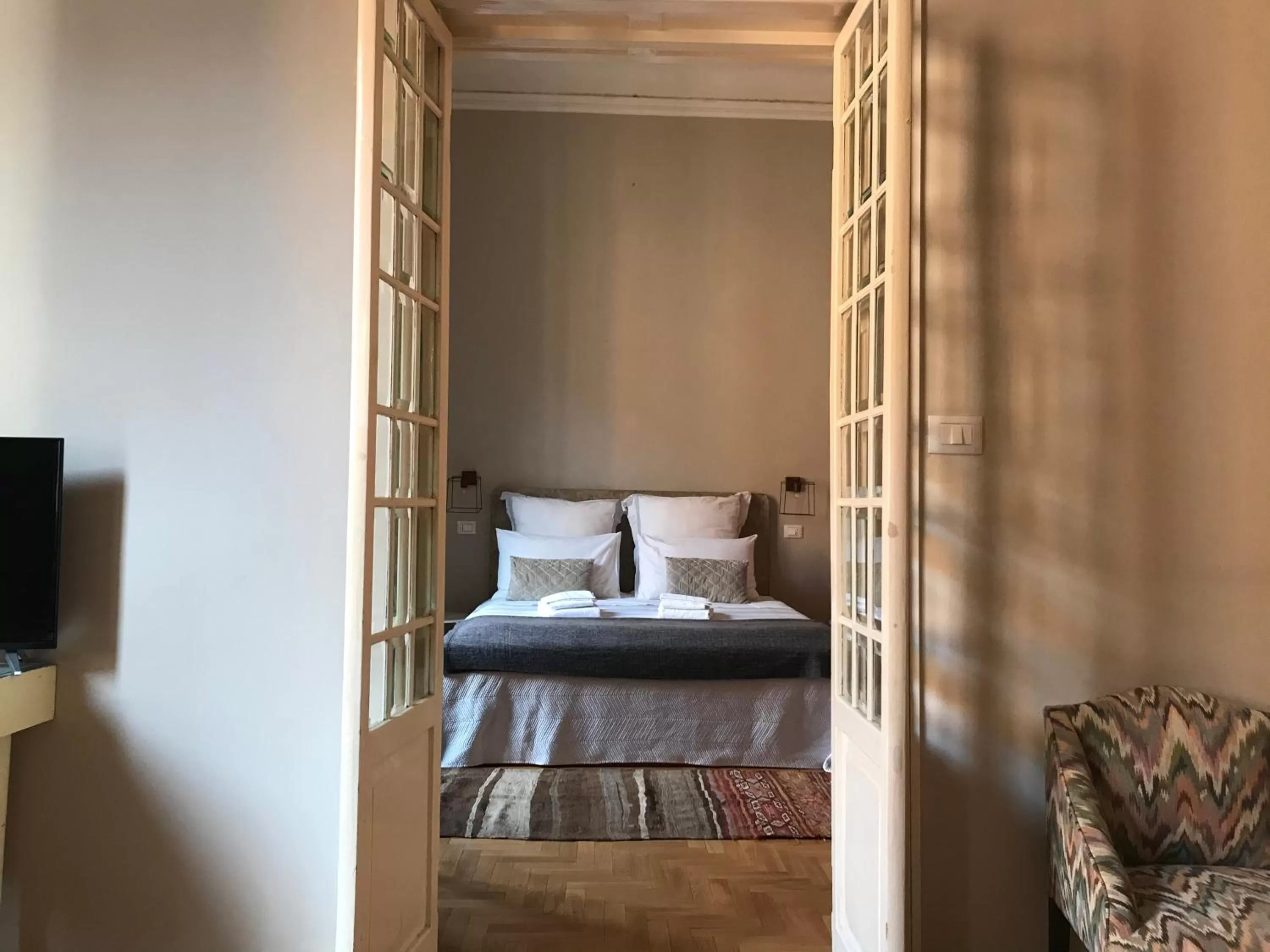 Photo of the whole room, Bed in Liberty House