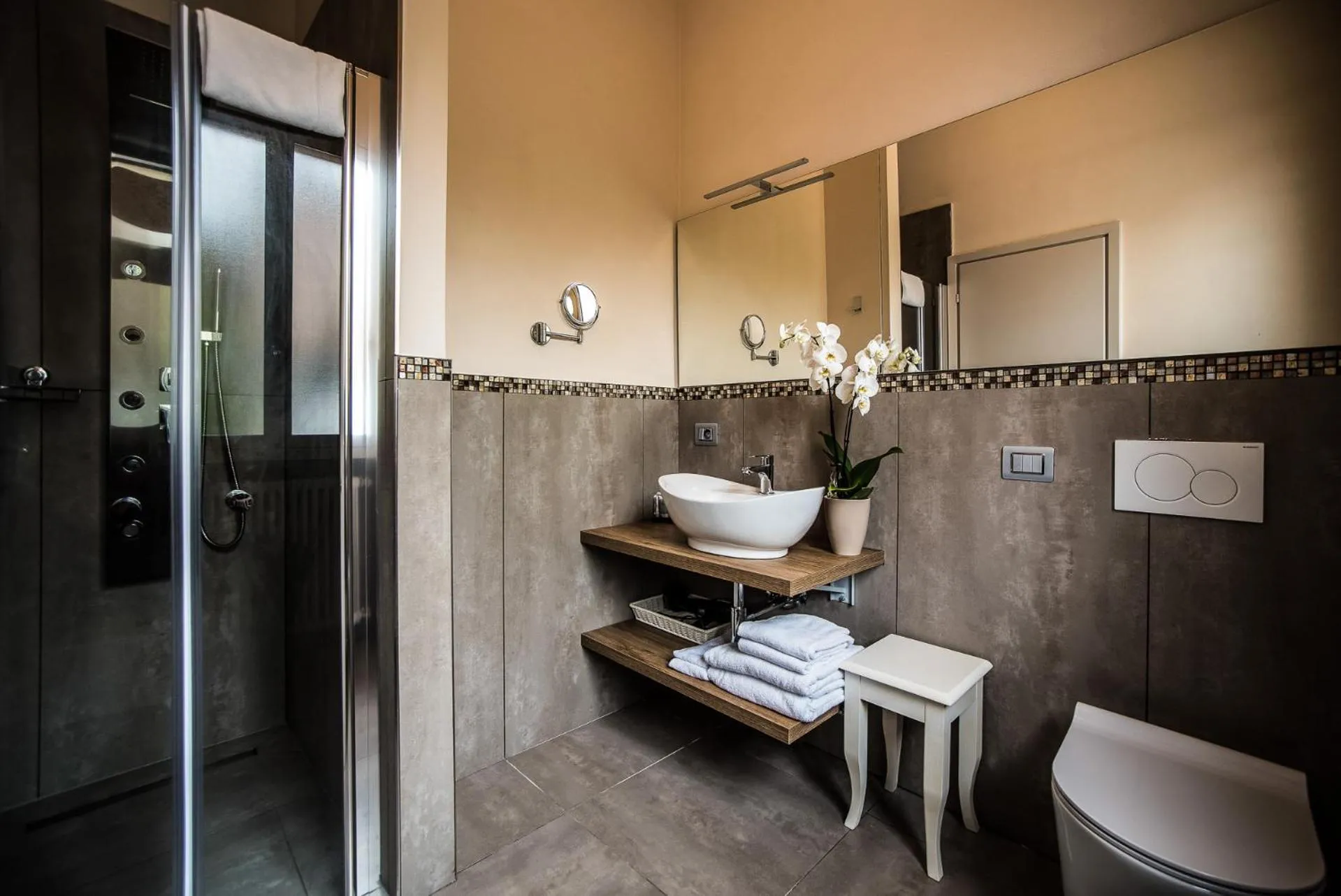 Bathroom in Hotel Ristorante Ala d'Oro