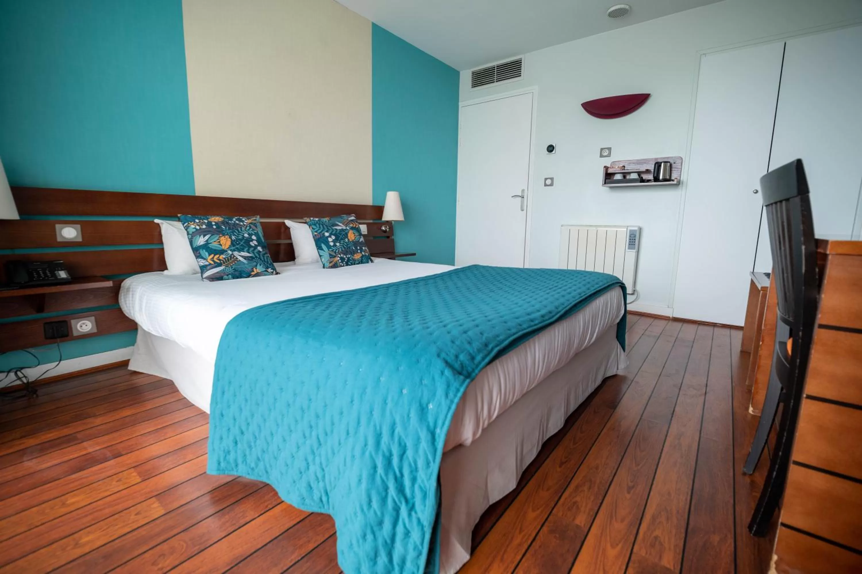 Bed in LOGIS HOTEL - La Petite Rade