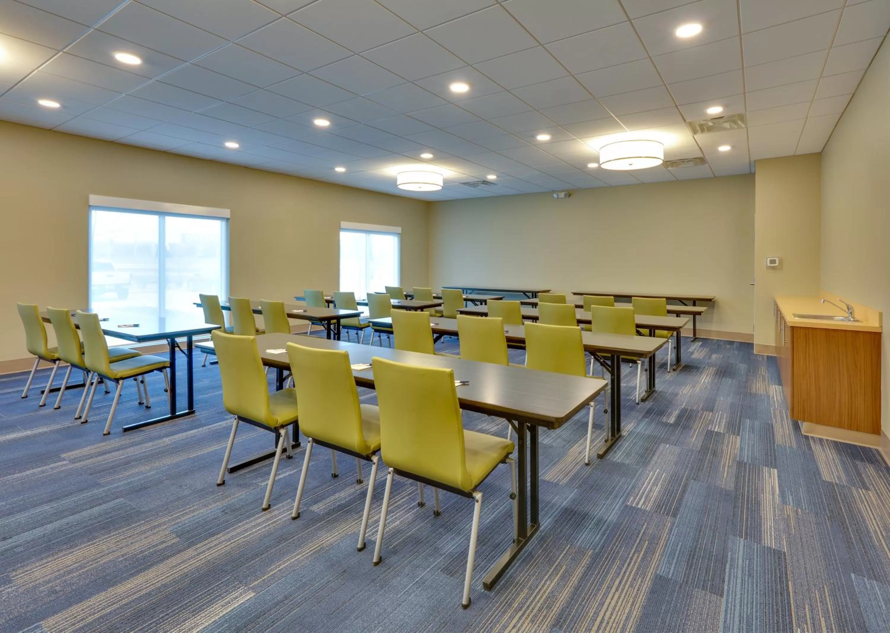 Meeting/conference room in Holiday Inn Express & Suites Plano East - Richardson by IHG