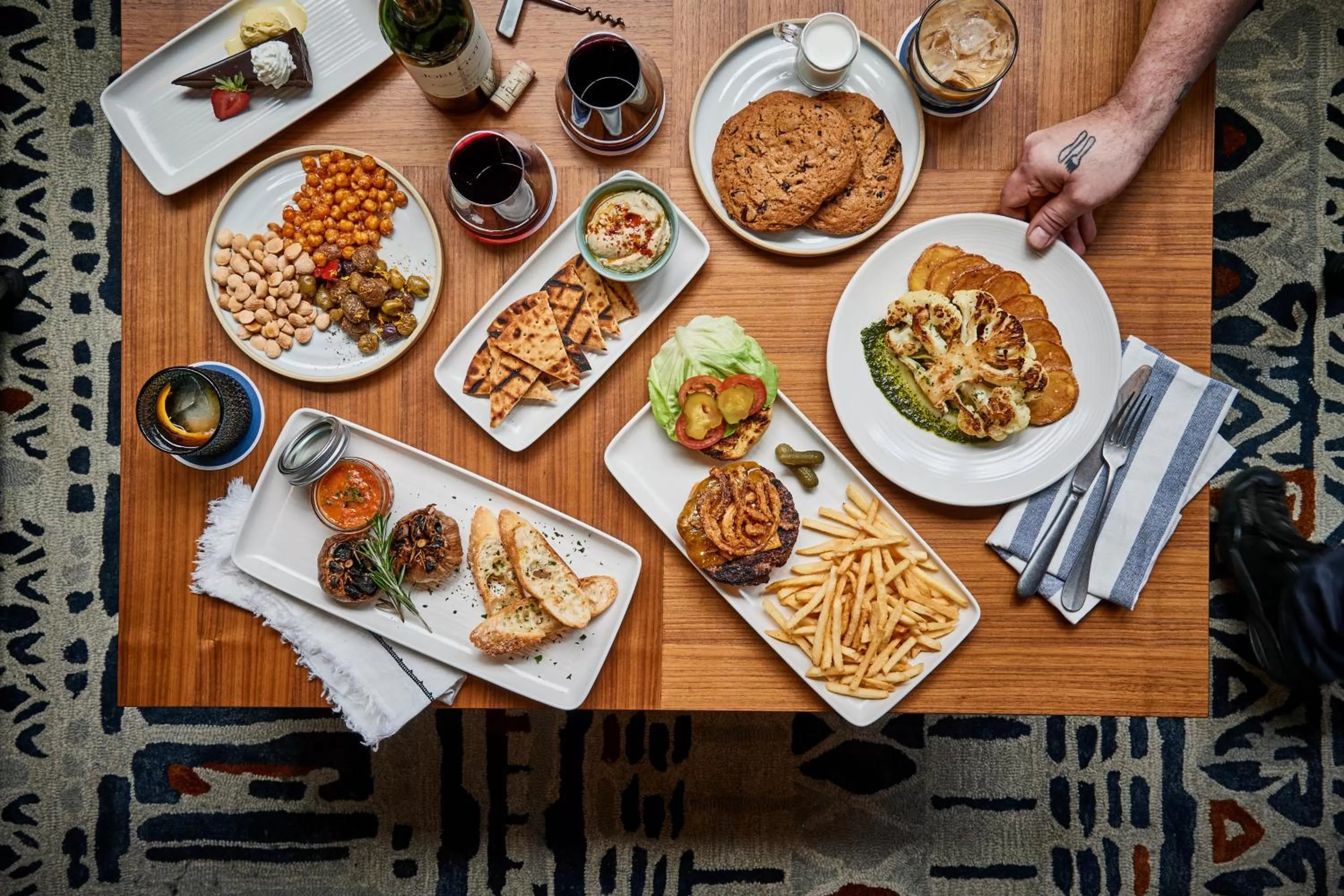 Food and drinks in The Casso, Raleigh, a Tribute Portfolio Hotel