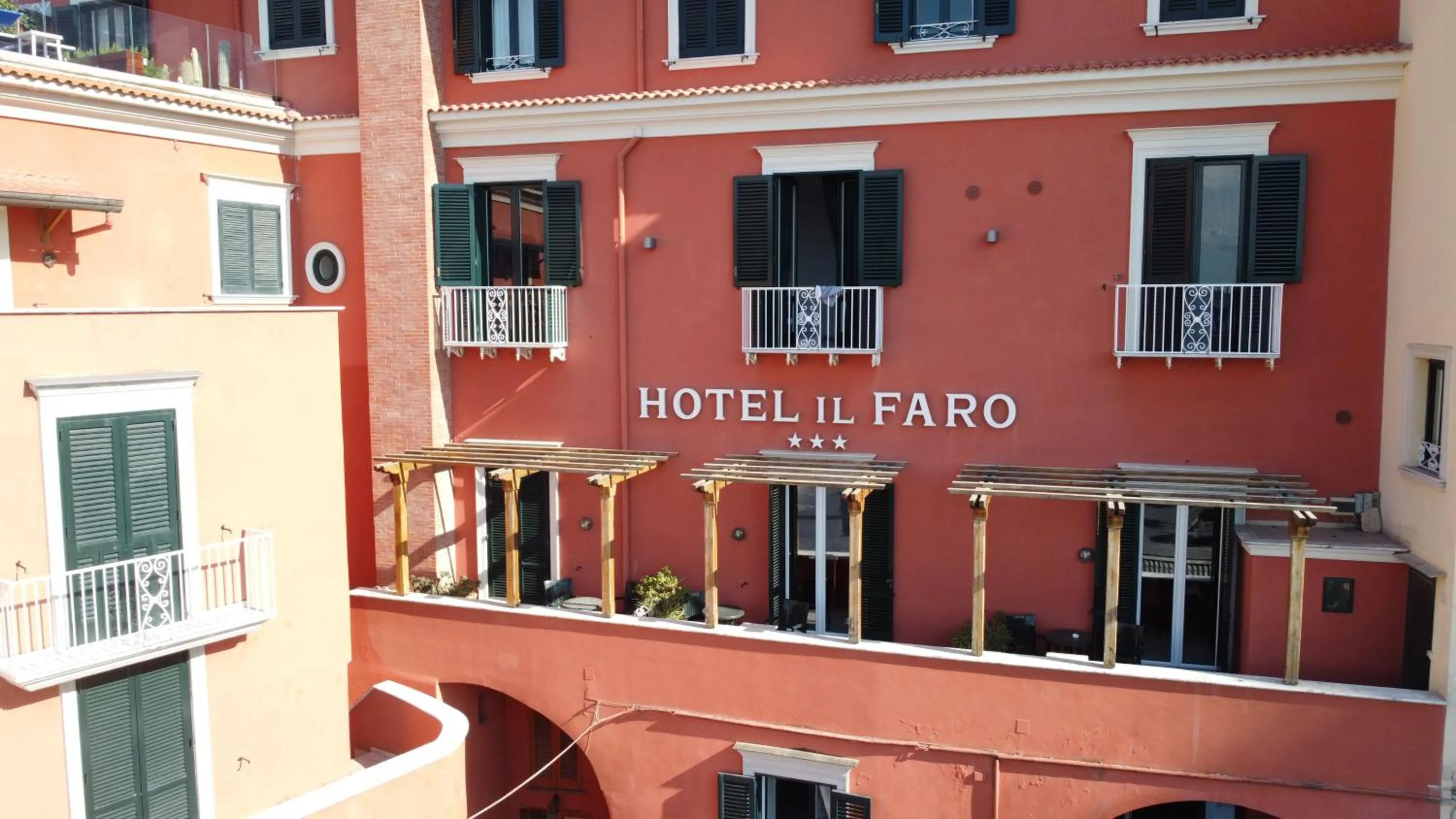 Property building in Hotel Il Faro