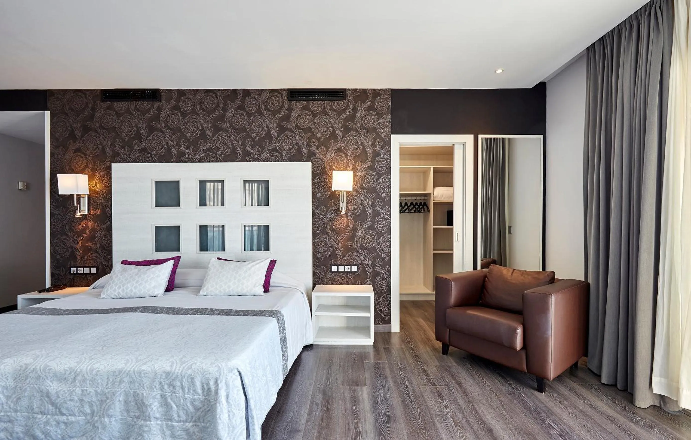 Bed in Hotel Surf Mar