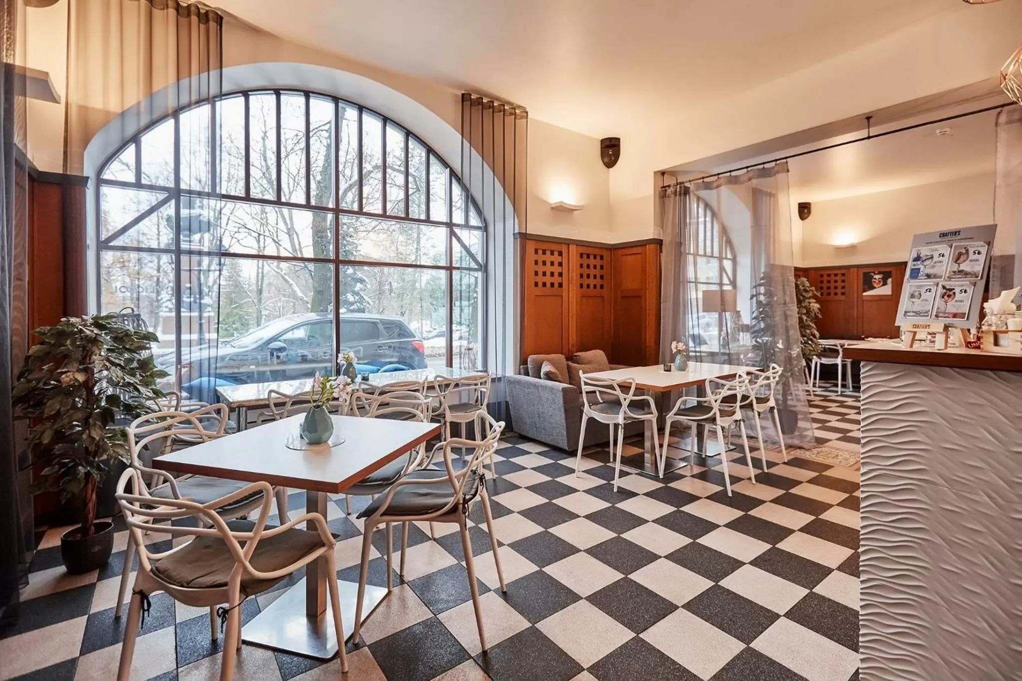 Food and drinks in Barclay Hotel