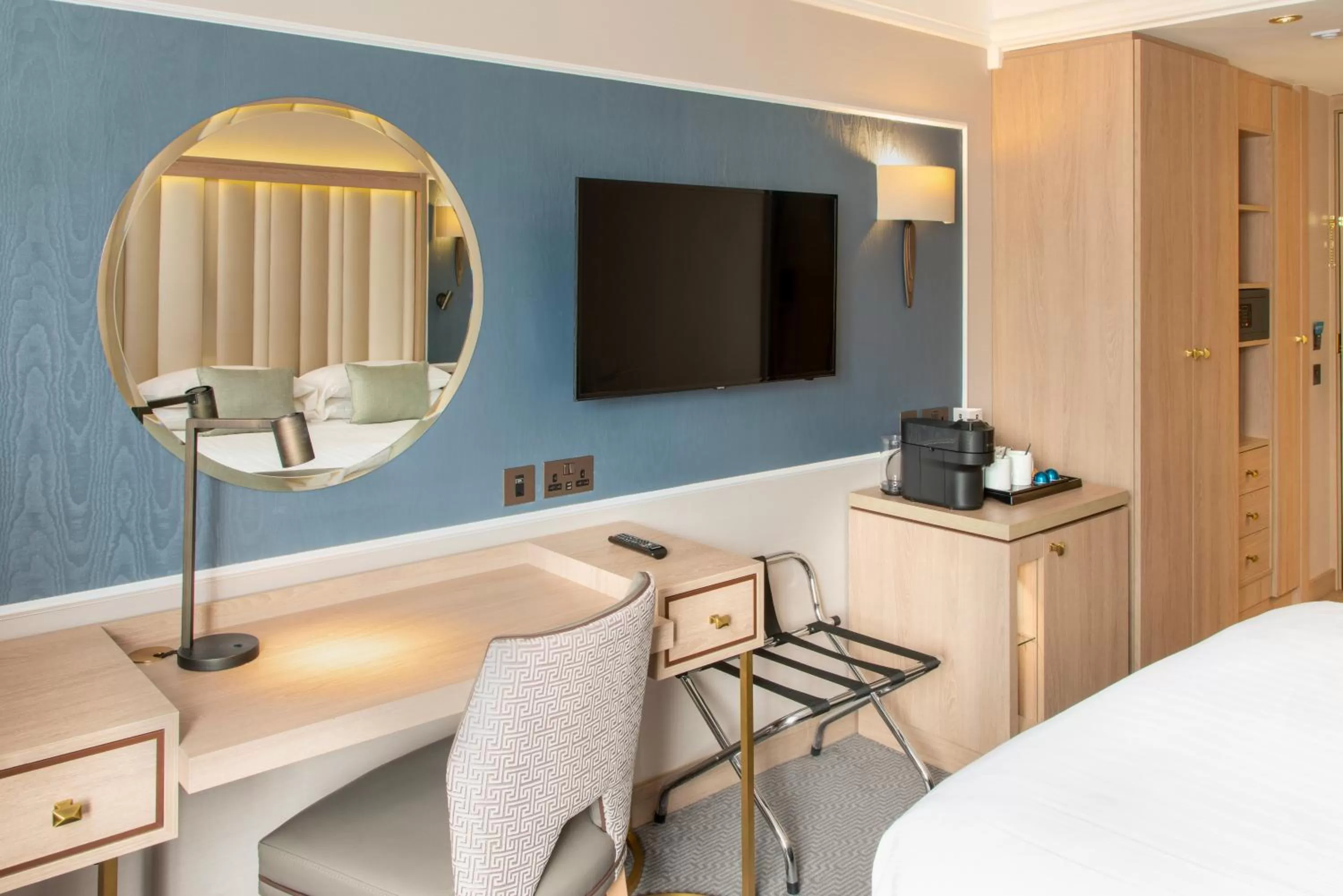 Bedroom, Bed in Danubius Hotel Regents Park