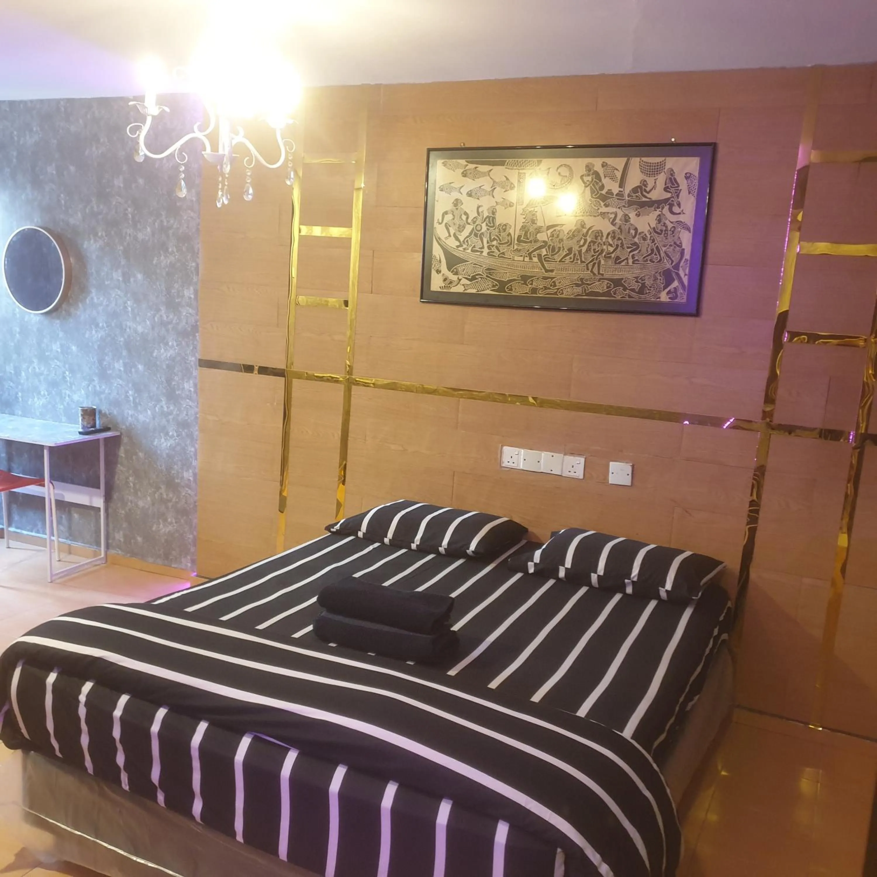 Property building, Bed in City Inn Hotel