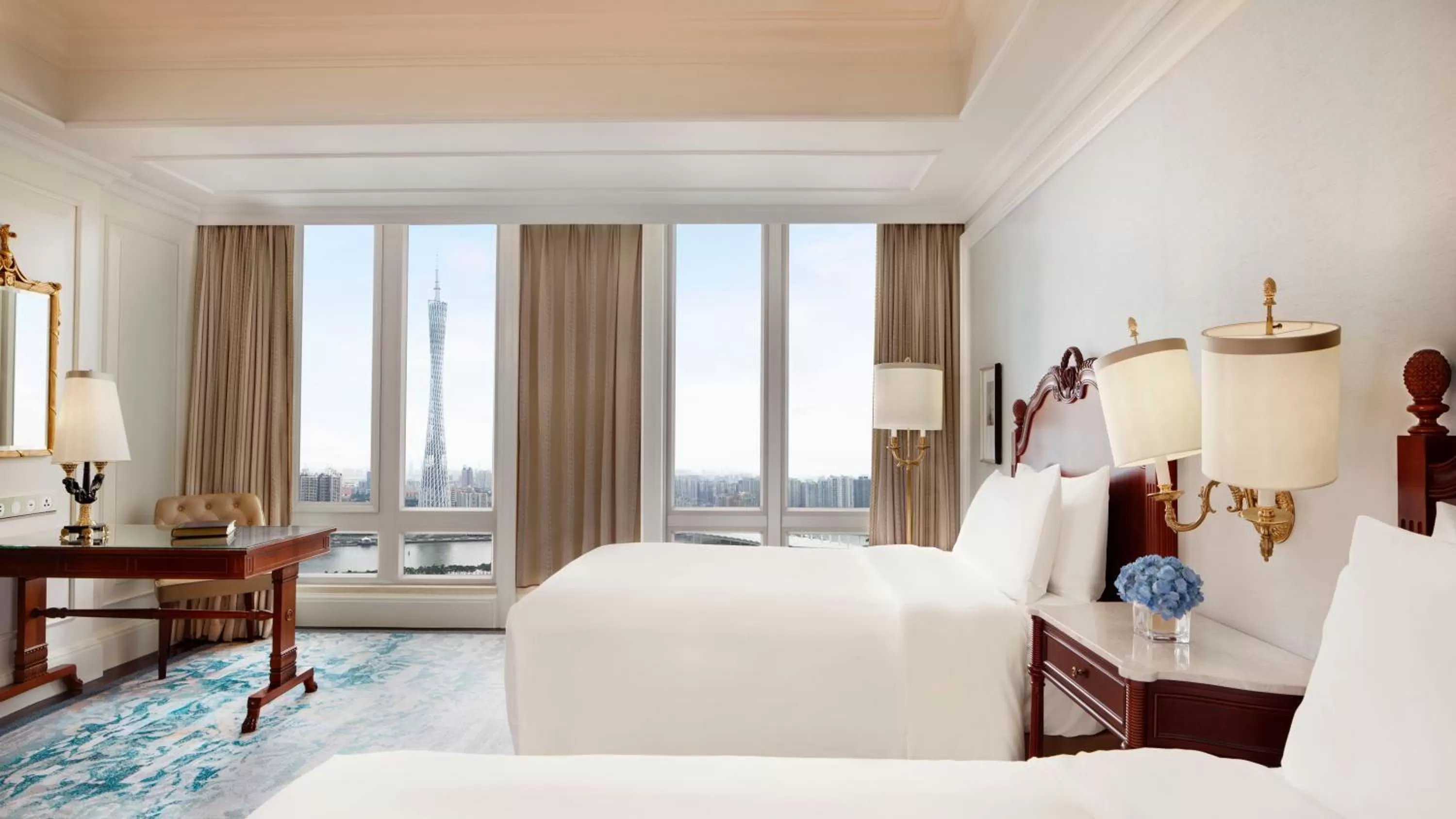 Photo of the whole room, Bed in The Ritz-Carlton, Guangzhou