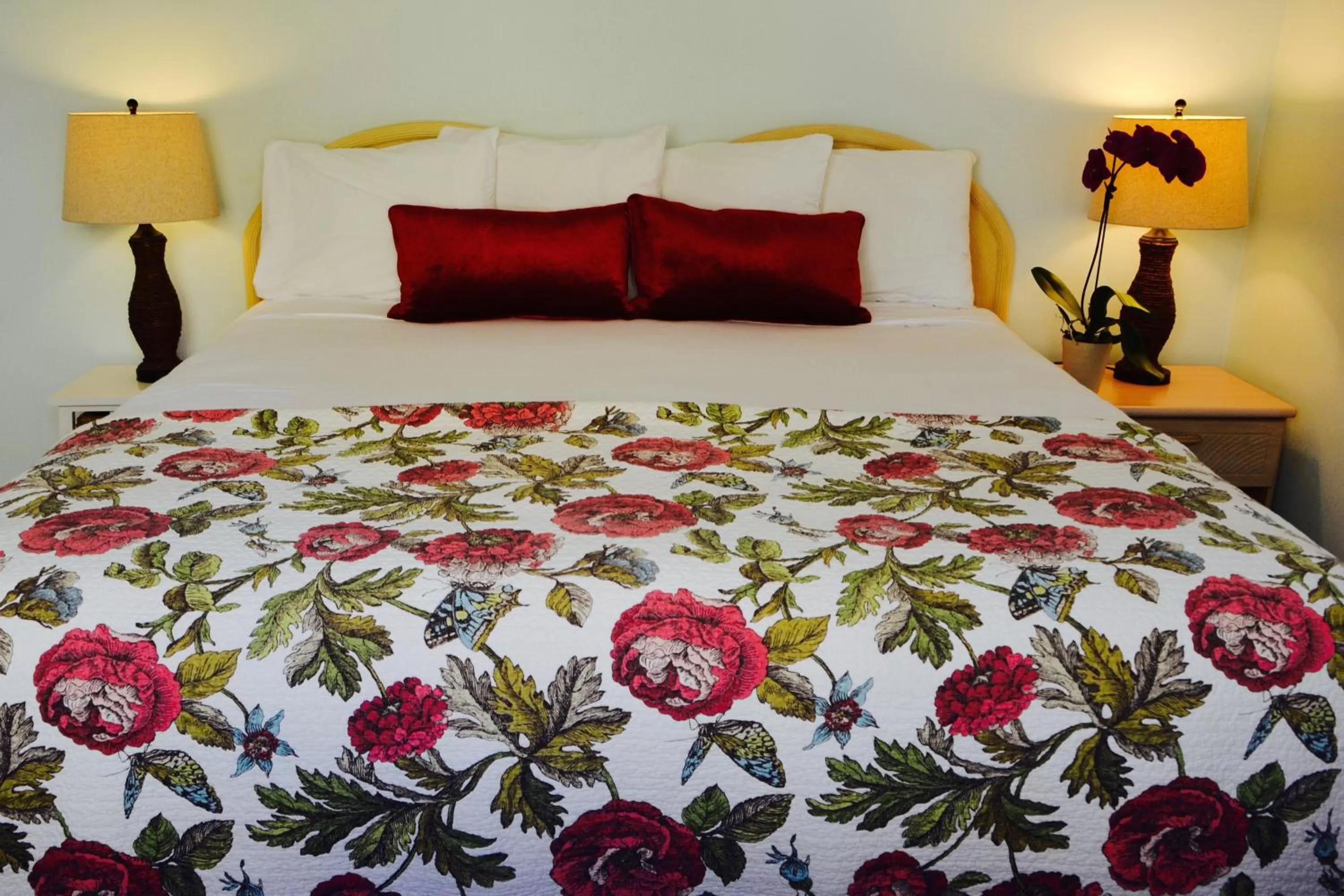 Bedroom, Bed in Sea Turtle Inn