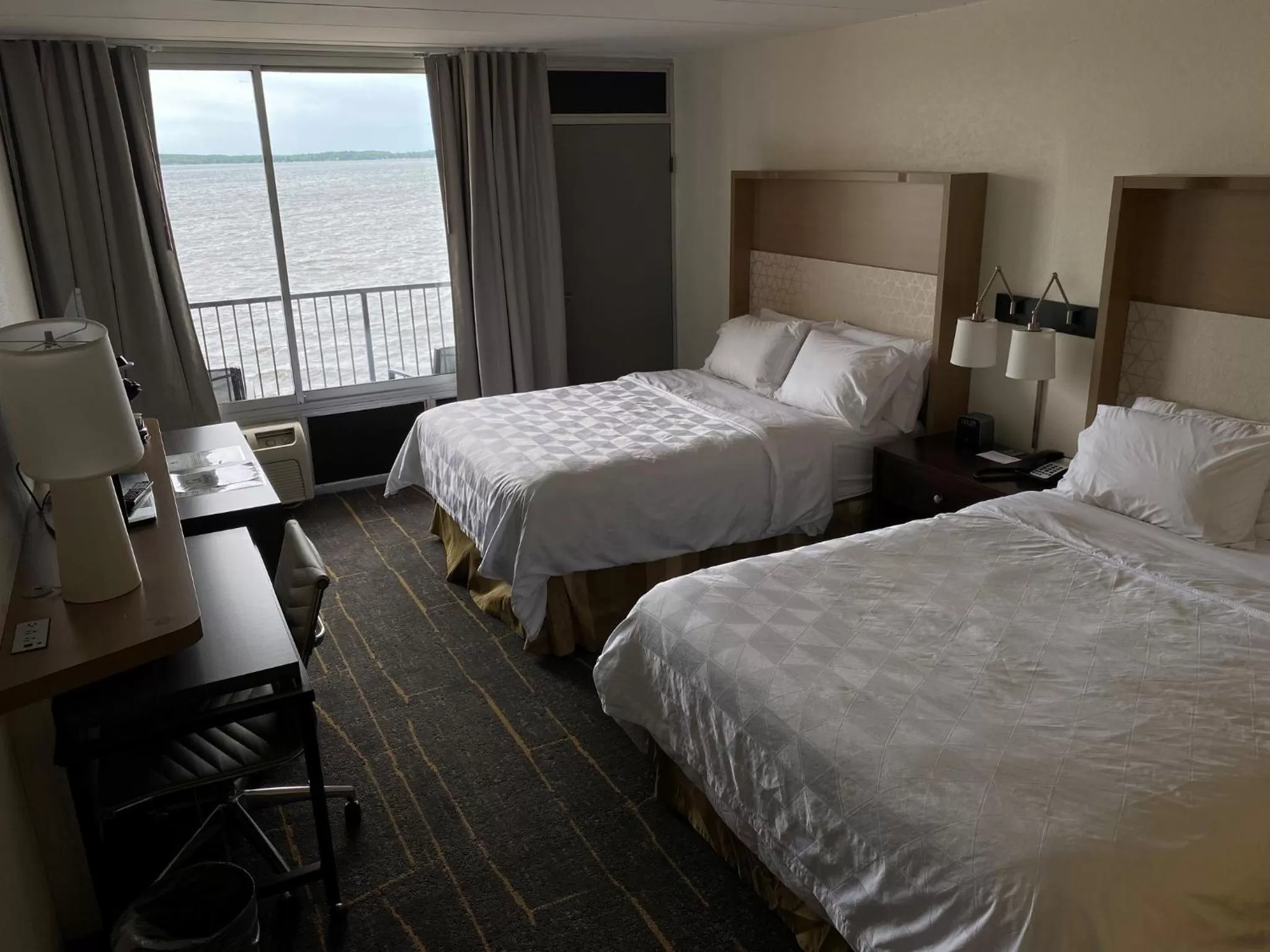 Photo of the whole room, Bed in Holiday Inn Detroit Lakes by IHG