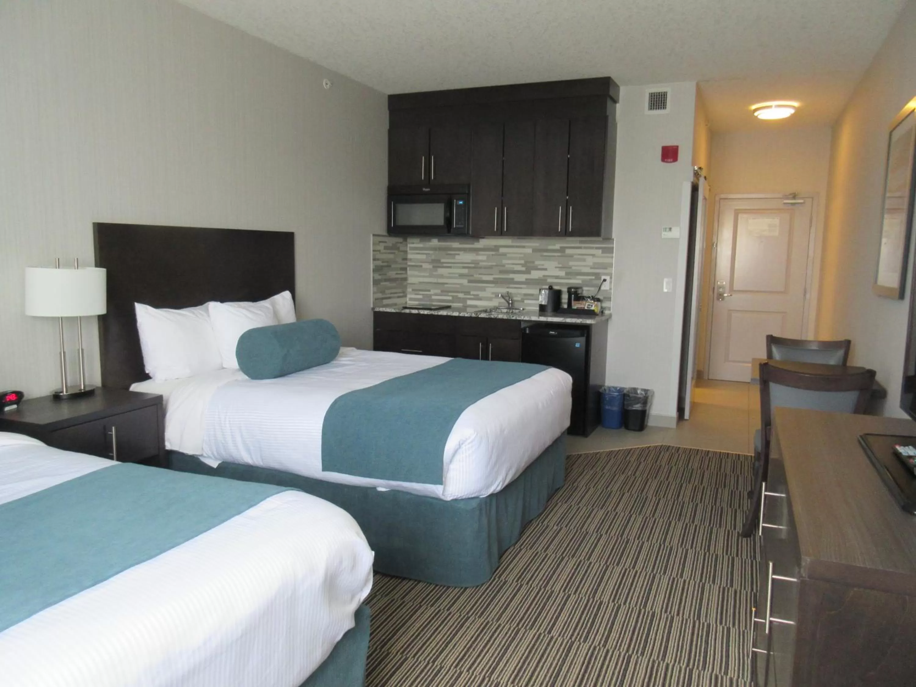 Photo of the whole room, Bed in Best Western Plus Airdrie Gateway