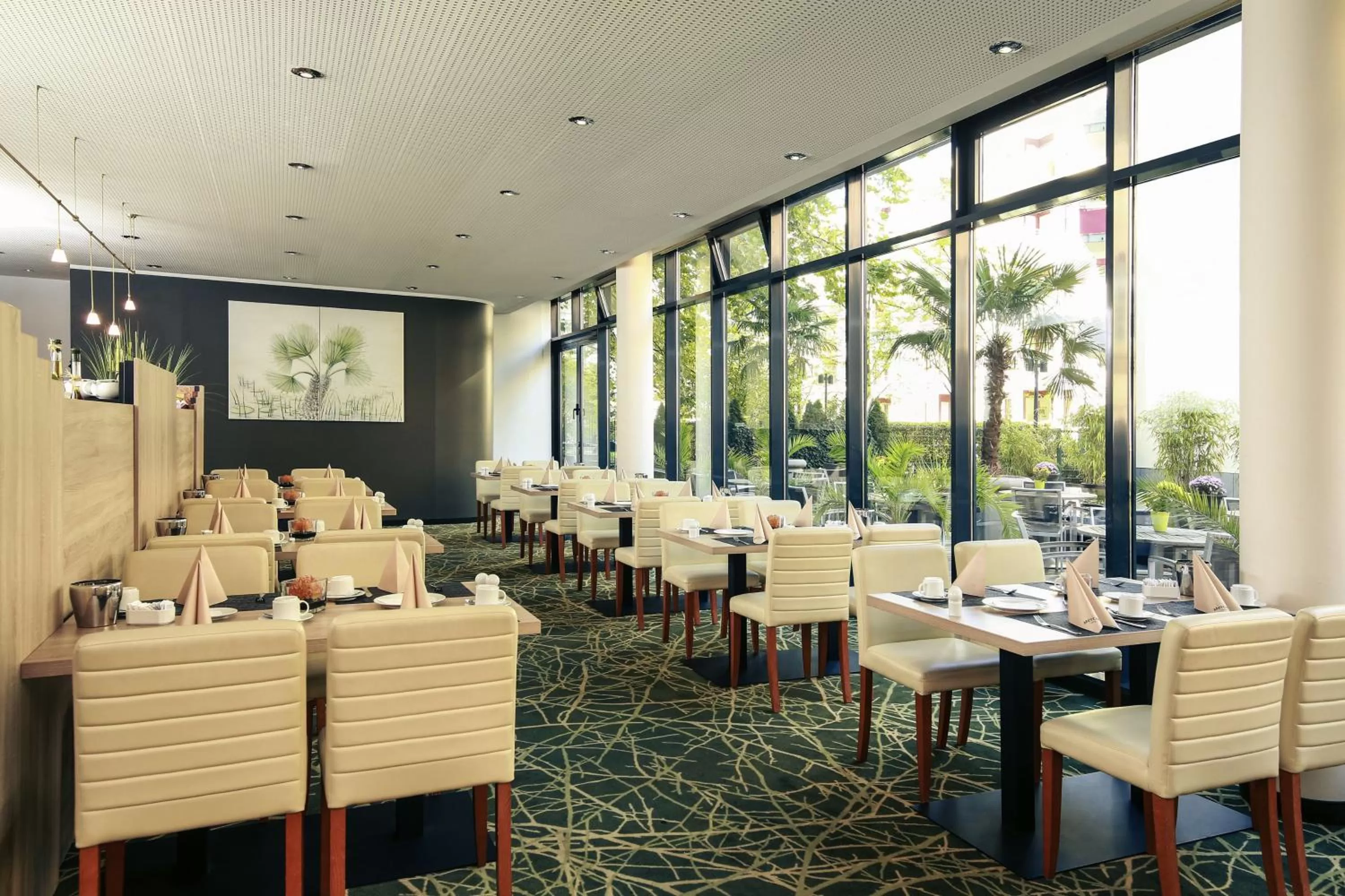 Restaurant/places to eat in Mercure Hotel Plaza Essen