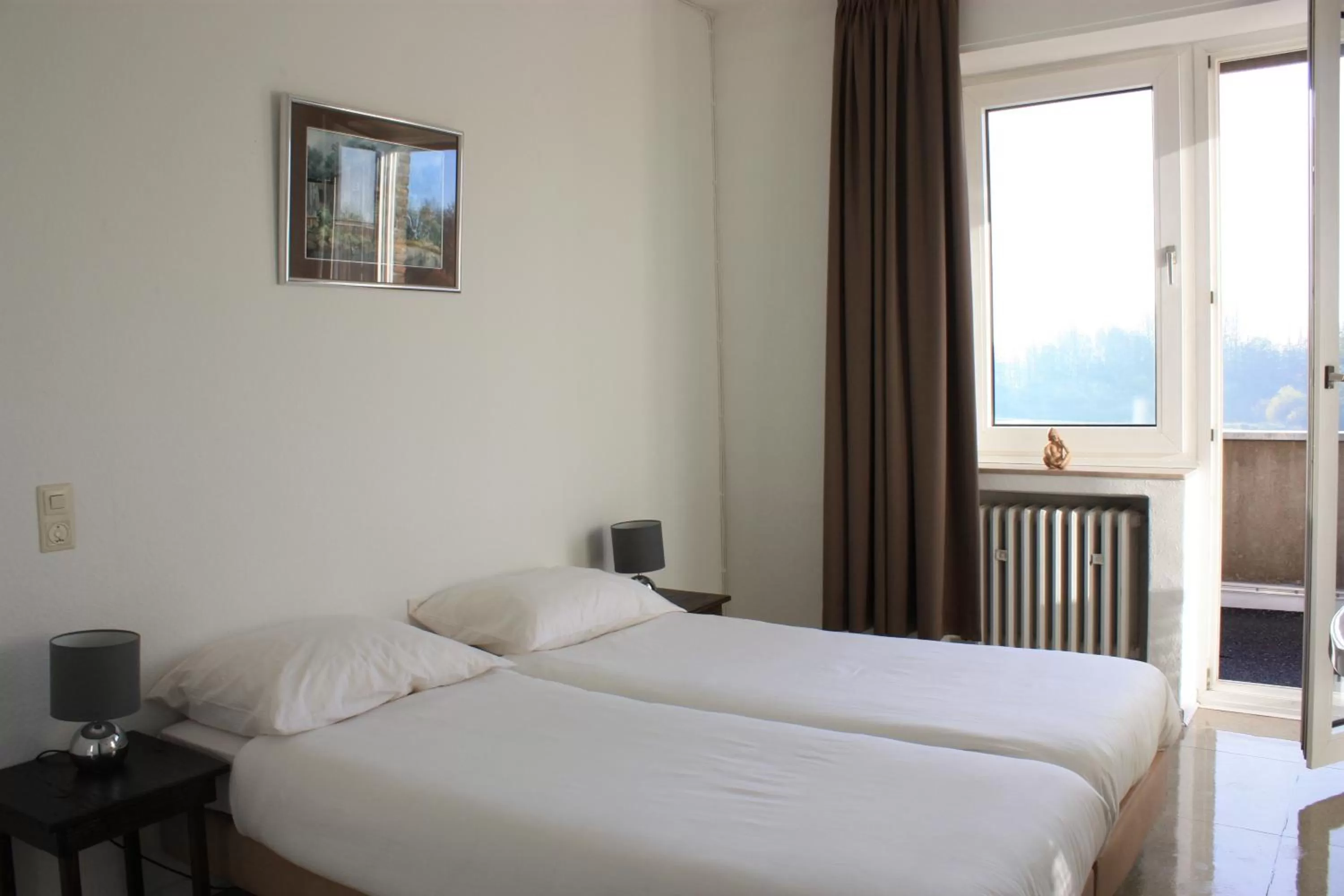 Double Room with Shared Bathroom in World House Wetten