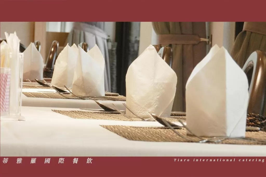 Restaurant/places to eat in Darlon Hotel