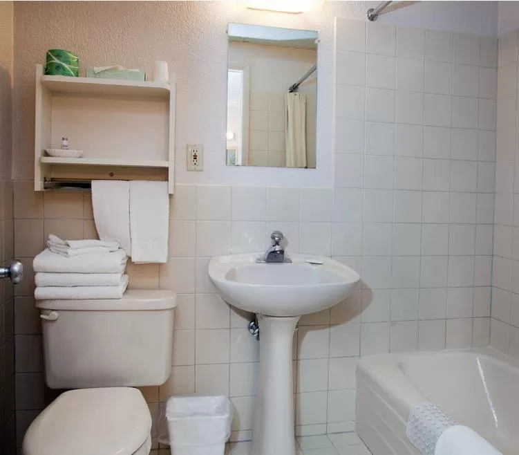 Bathroom in Heart of Wildwood Boardwalk Motel