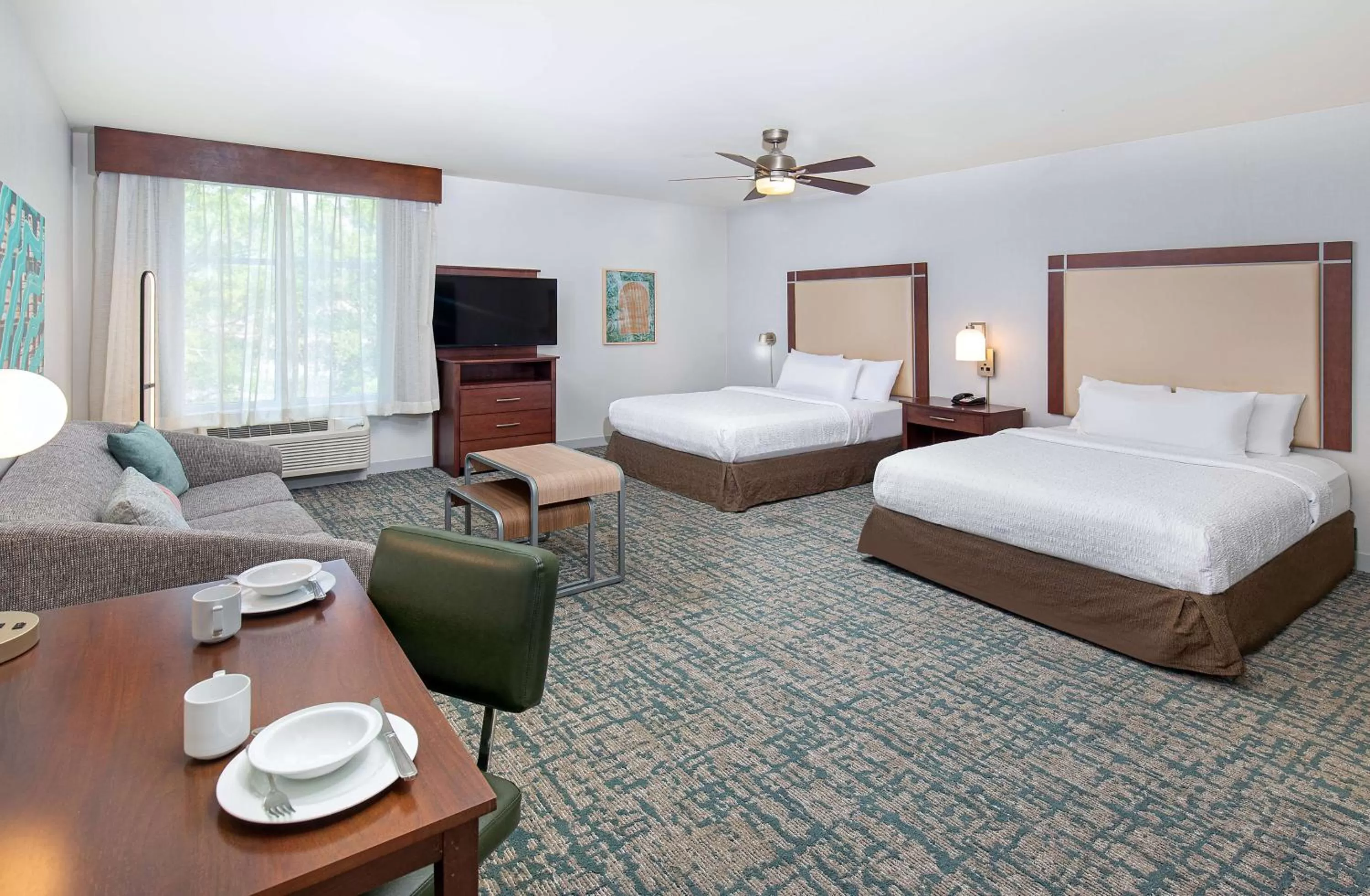 Living room, Bed in Homewood Suites by Hilton Atlanta Perimeter Center