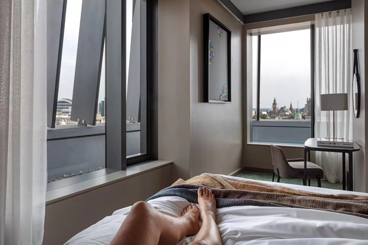 View (from property/room), Bed in The Londoner