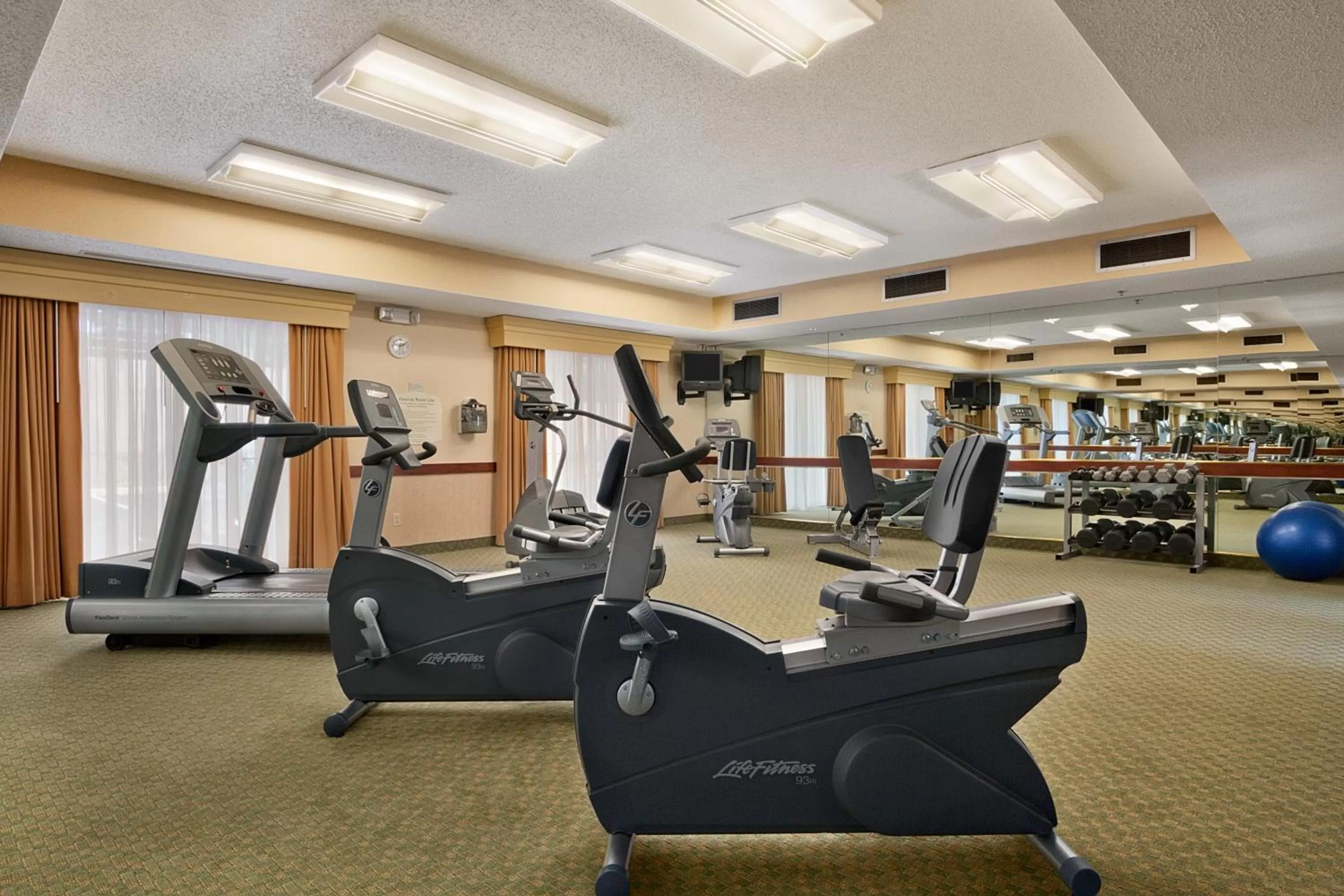 Fitness centre/facilities in Baymont by Wyndham Columbia Northwest
