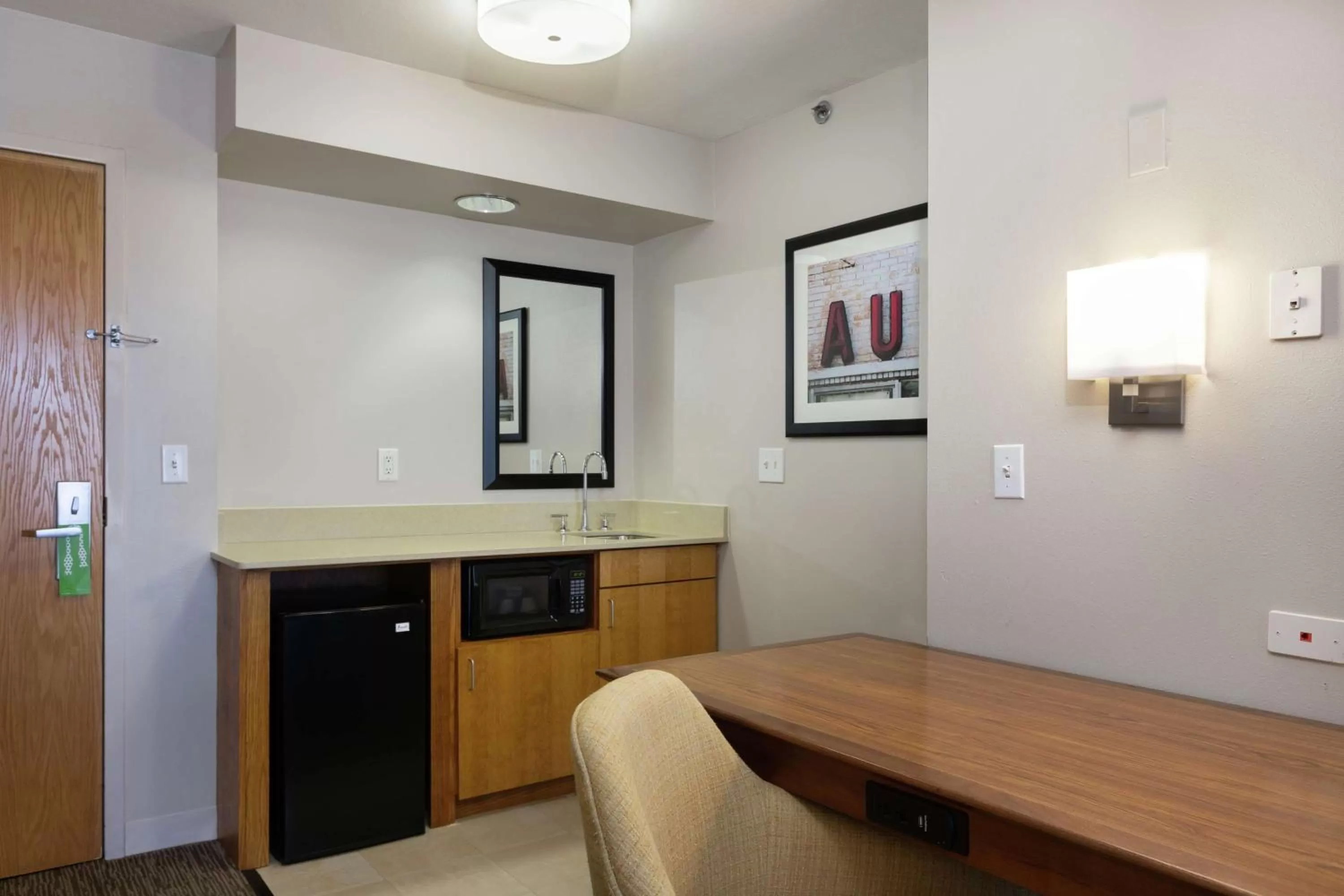 Kitchen or kitchenette in Hampton Inn & Suites-Austin Airport