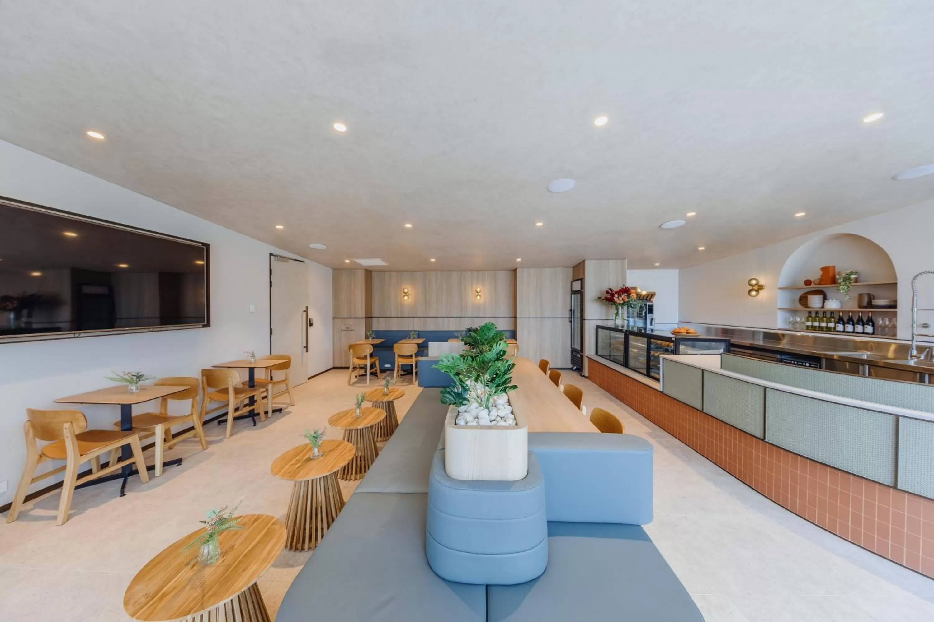 Restaurant/places to eat in Aerotel Sydney - Inside International Terminal Airport