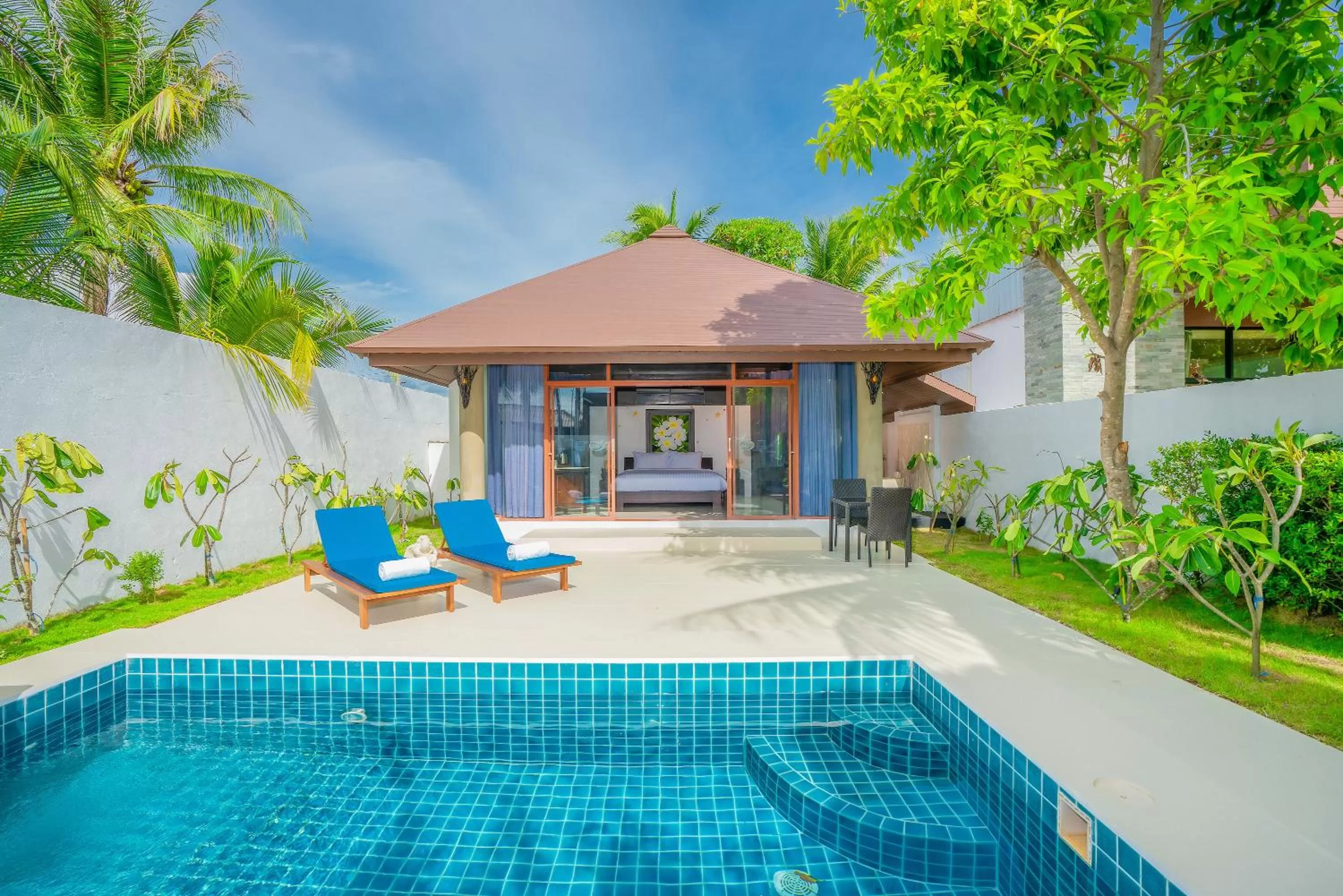 Swimming pool in Dhevan Dara Resort & Spa Hua Hin - Pool Villa
