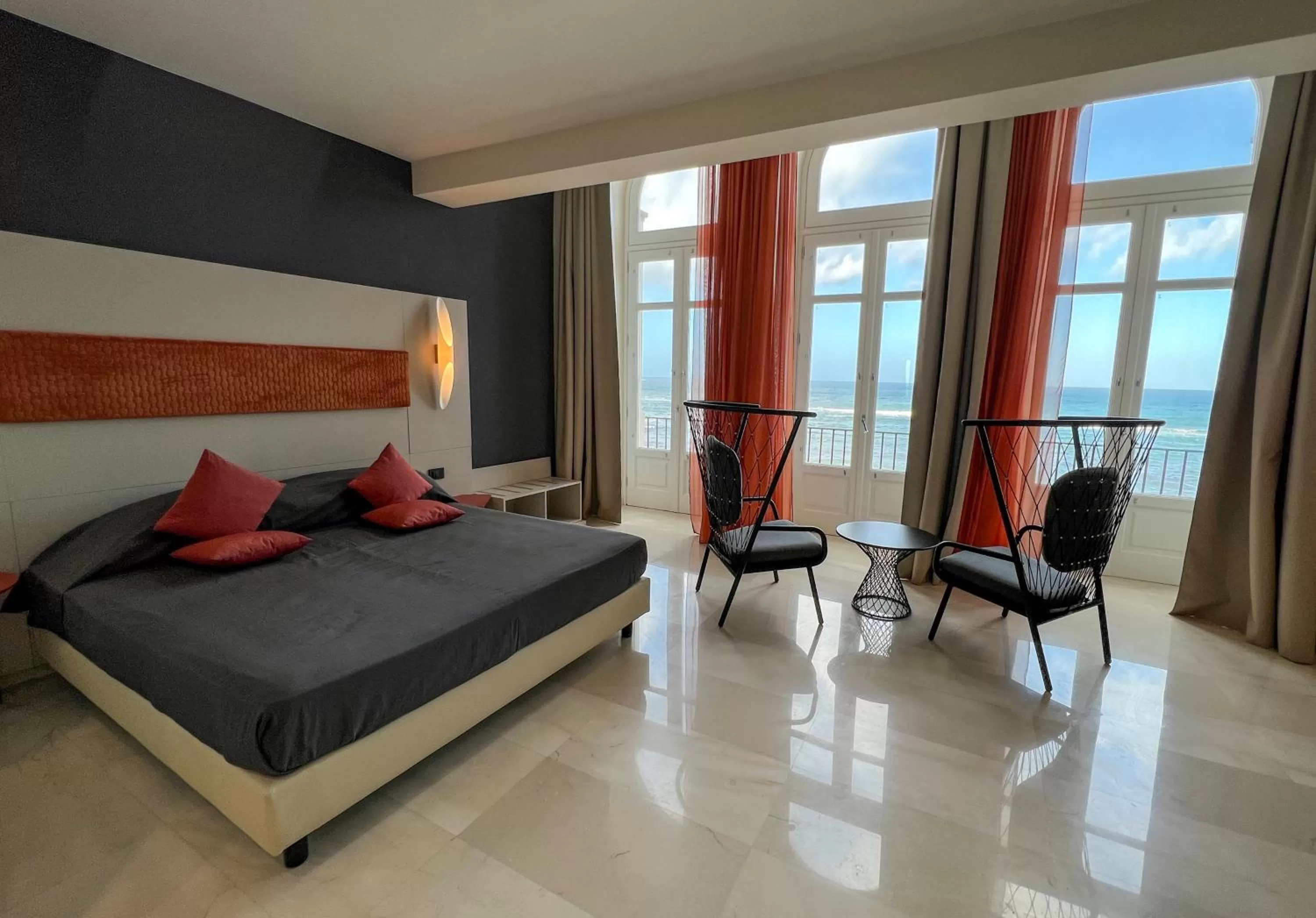 Photo of the whole room, Bed in Central Gallery Rooms- Palazzo D'Ali' Staiti XIX