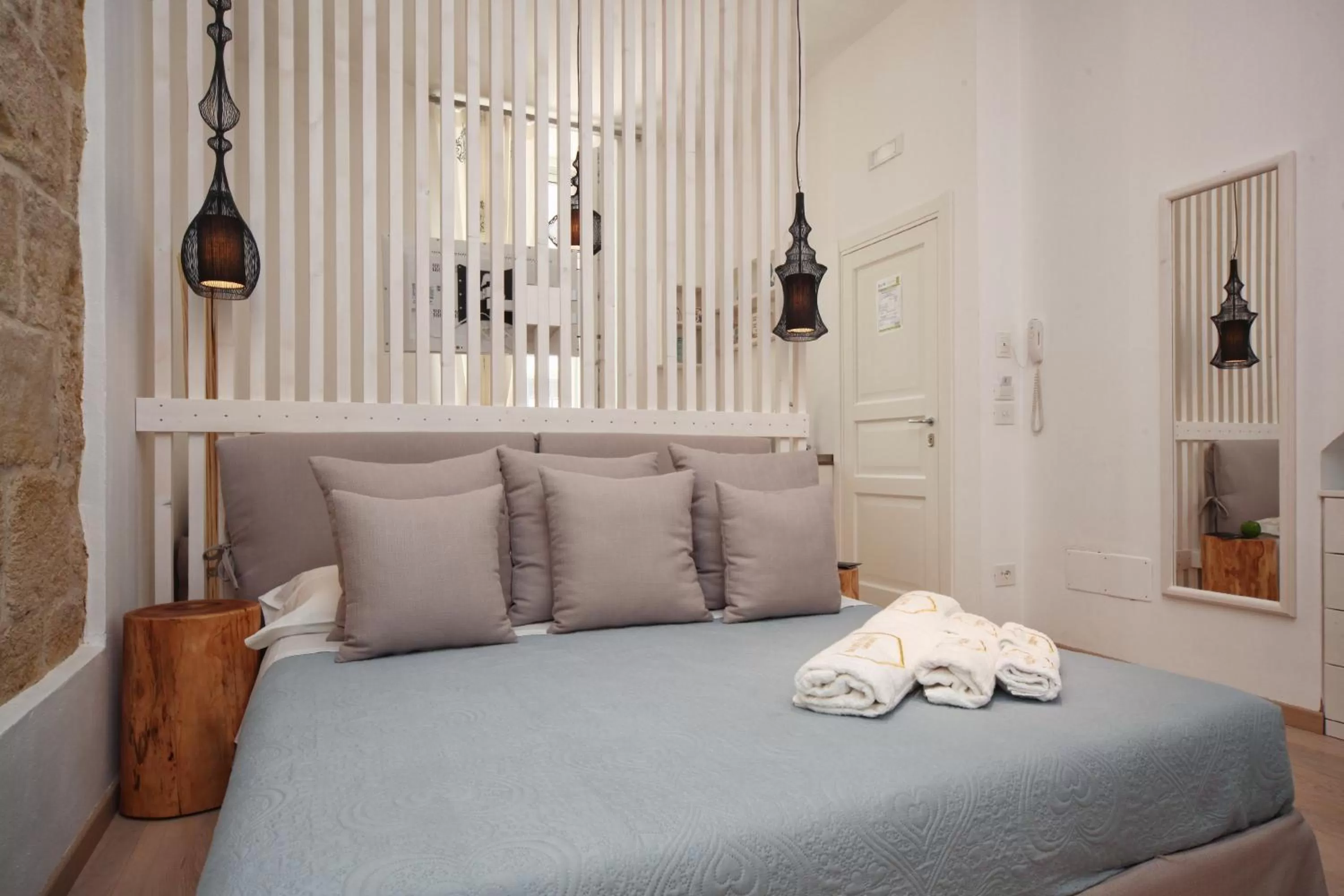 Bed in Mare Versus Luxury Suites