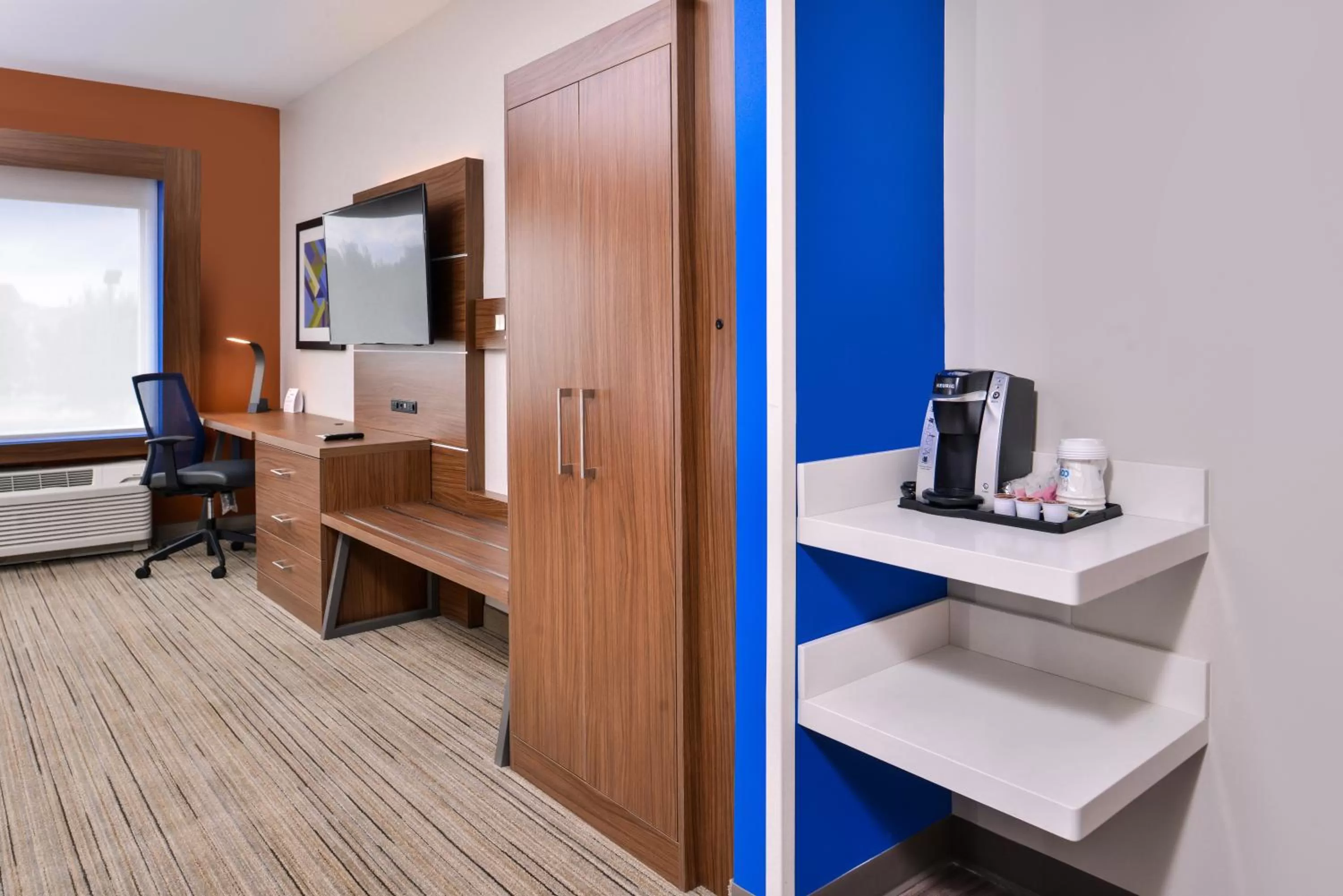 TV and multimedia, Bed in Holiday Inn Express & Suites Farmville by IHG