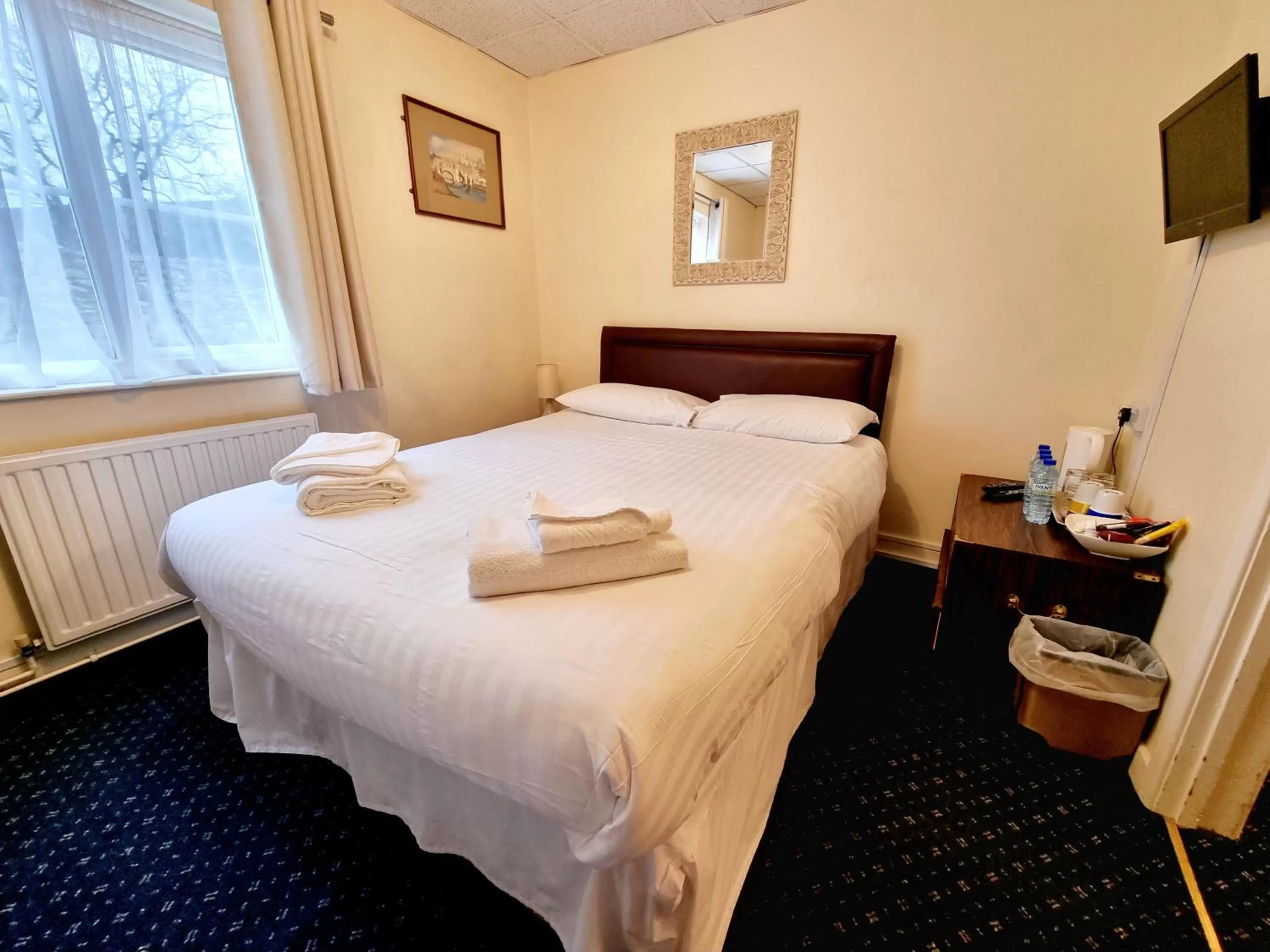 Bed in The Sportsmans Inn Limited