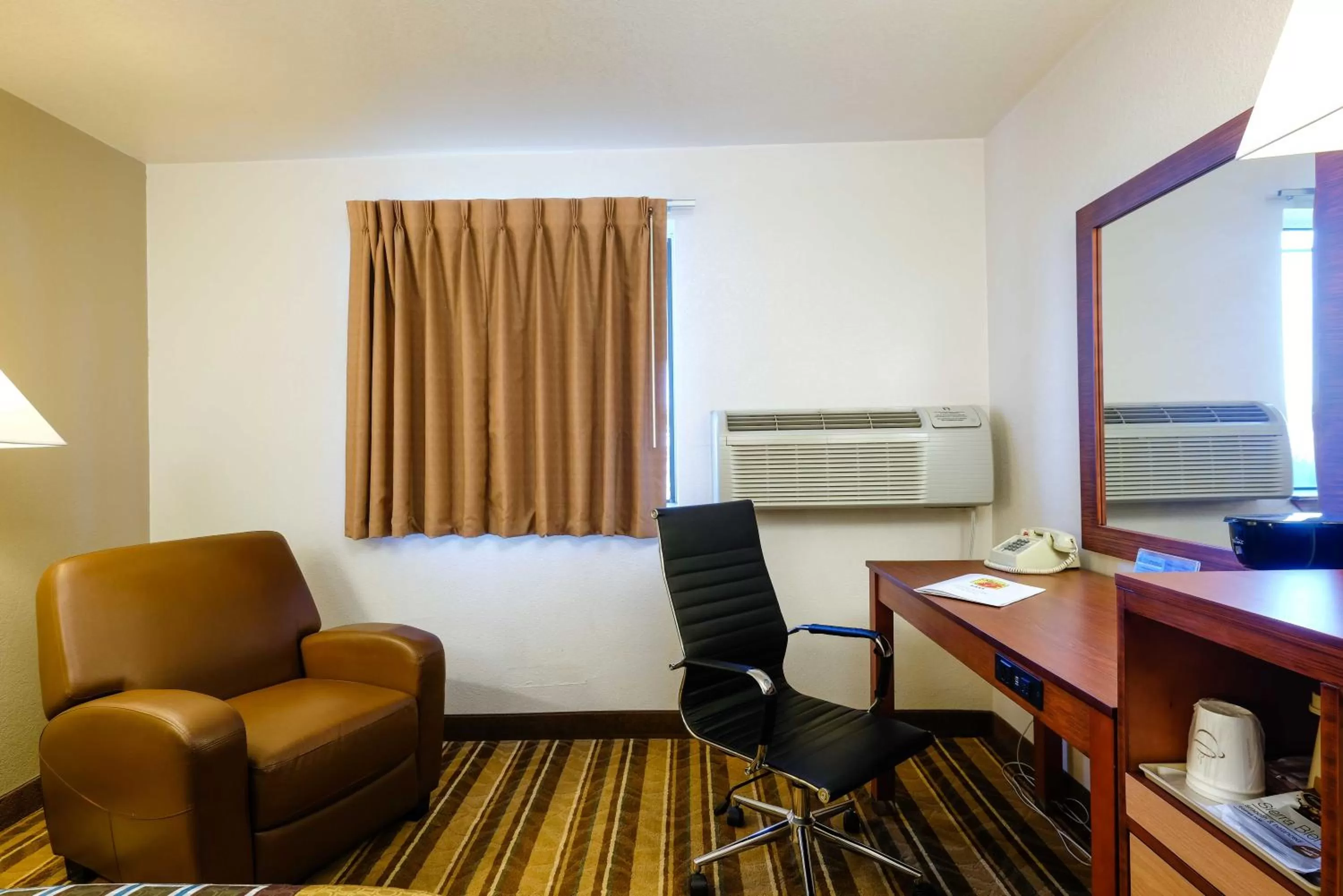 Communal lounge/ TV room in Super 8 by Wyndham Las Cruces/White Sands Area