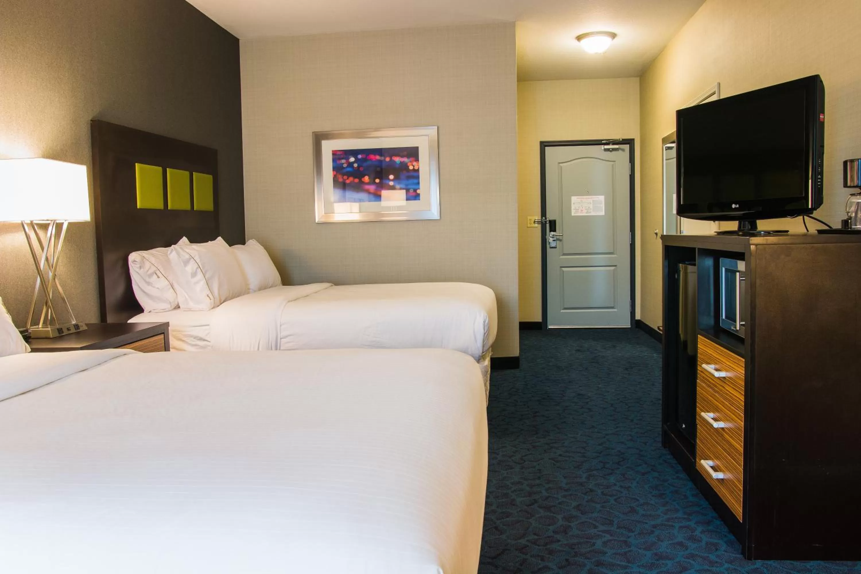 Photo of the whole room, Bed in Holiday Inn Express Jackson by IHG