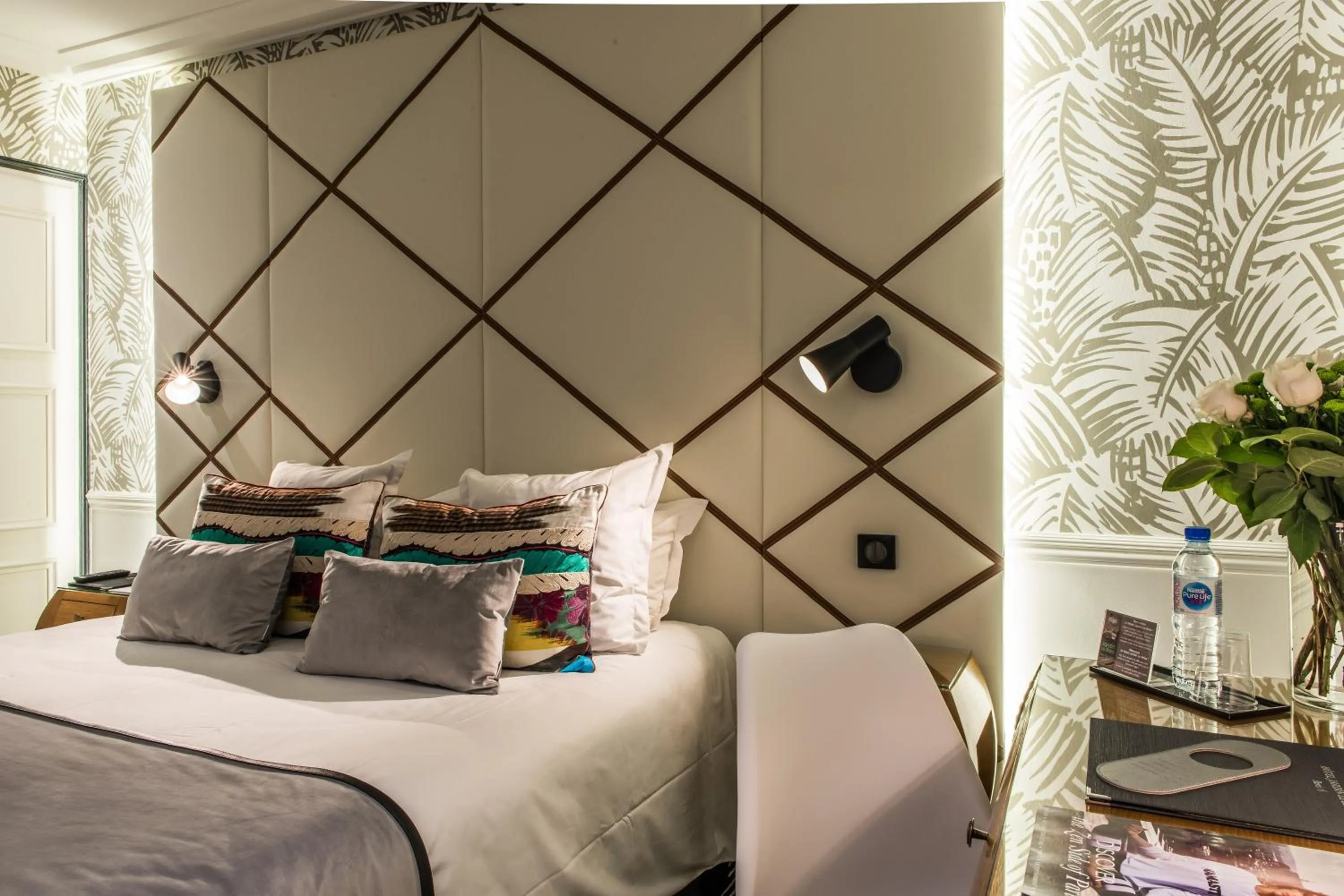 Bed in Hôtel Jardin Le Bréa