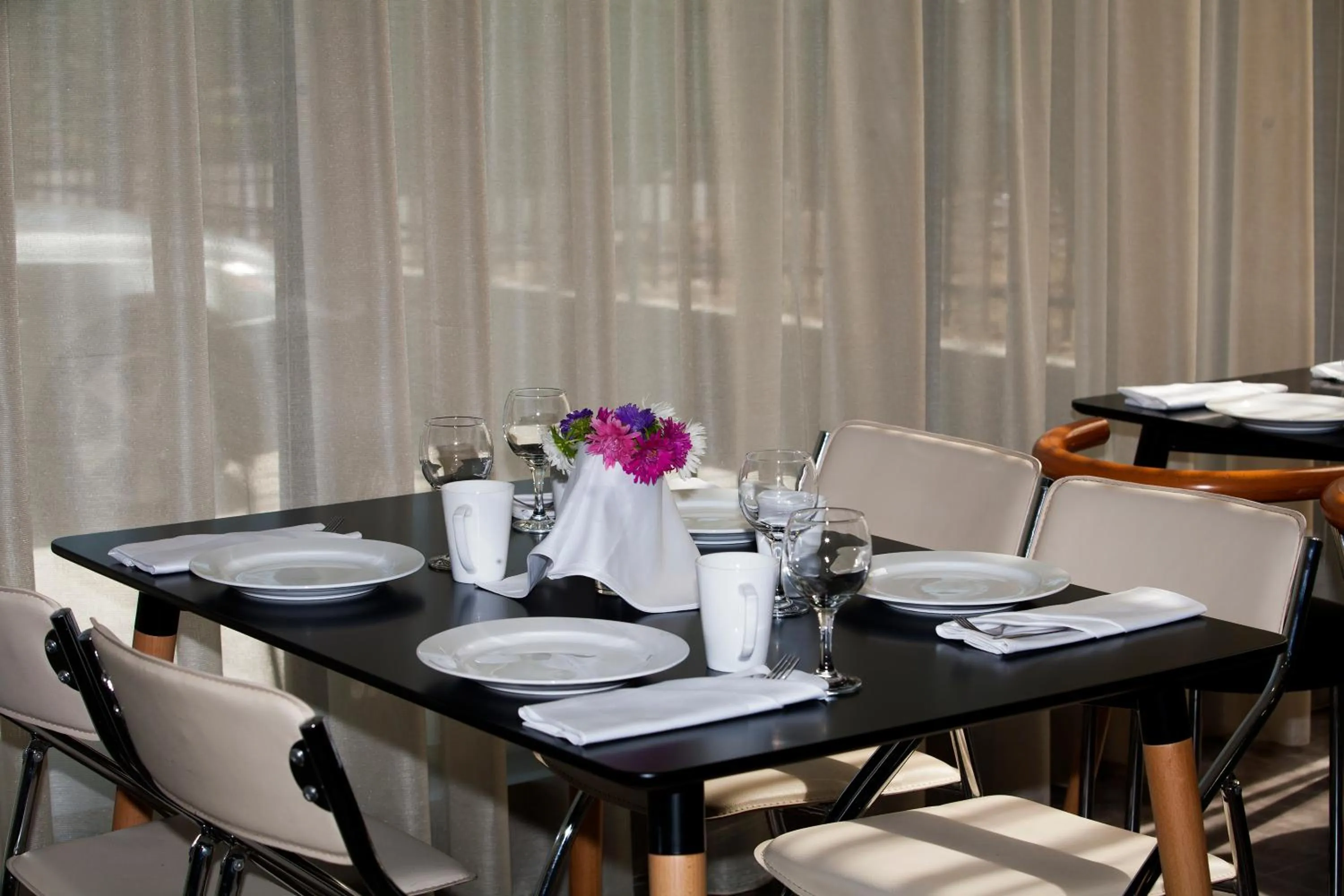 Restaurant/places to eat in Rogalux Blue