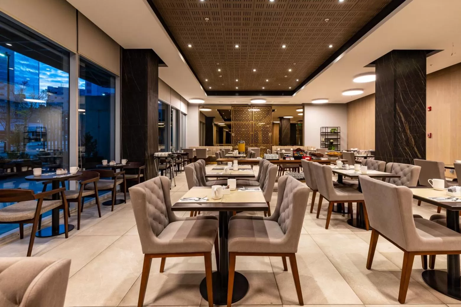 Restaurant/places to eat in Best Western Premier Marina Las Condes