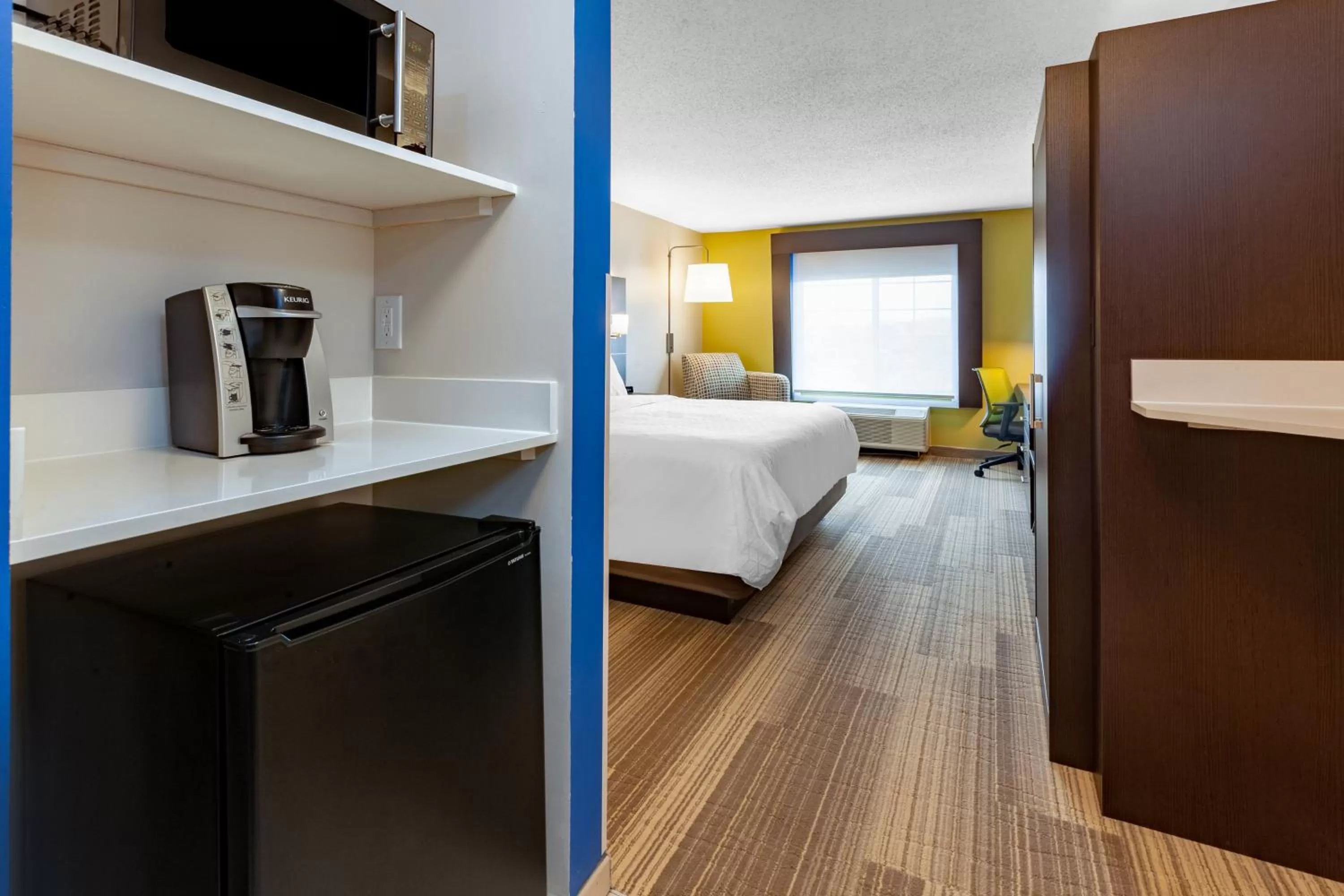 Photo of the whole room, Bed in Holiday Inn Express Hotel & Suites Woodhaven by IHG