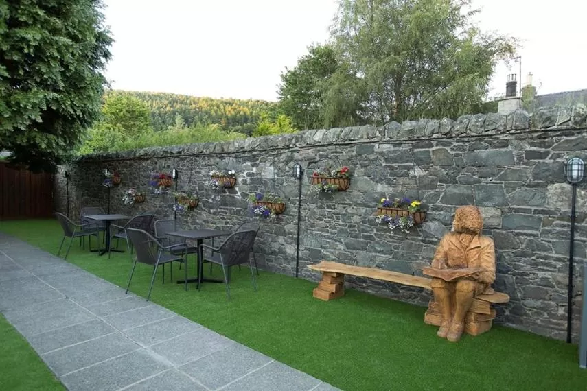 Garden in The Cross Keys